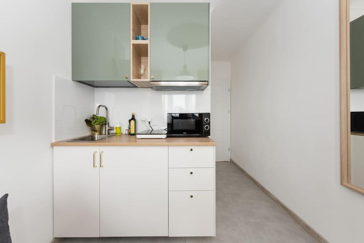 SuperApart Belwederska room B MiniStudio view 5