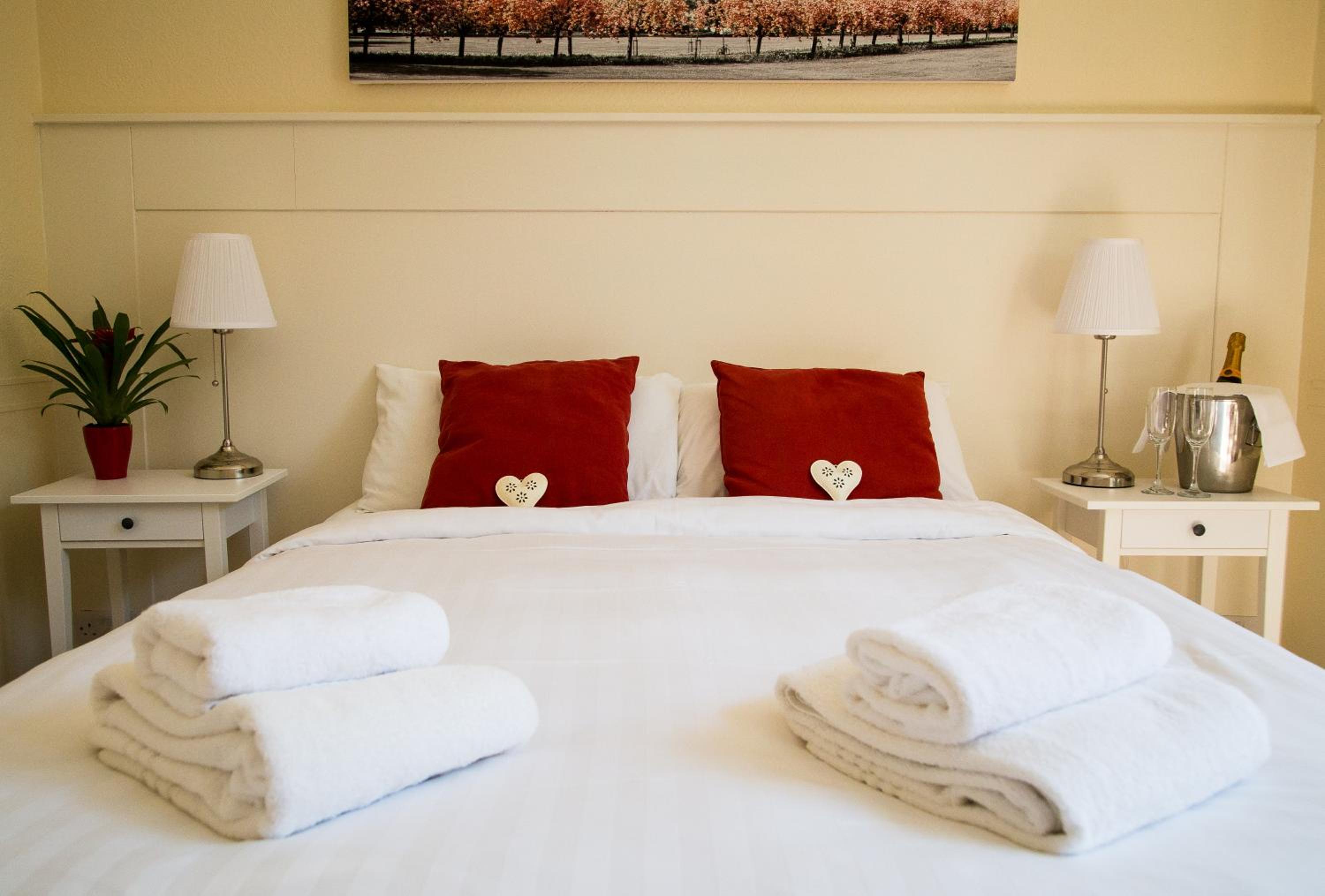 Fountains Guest House - Harrogate Stays with FREE PARKING