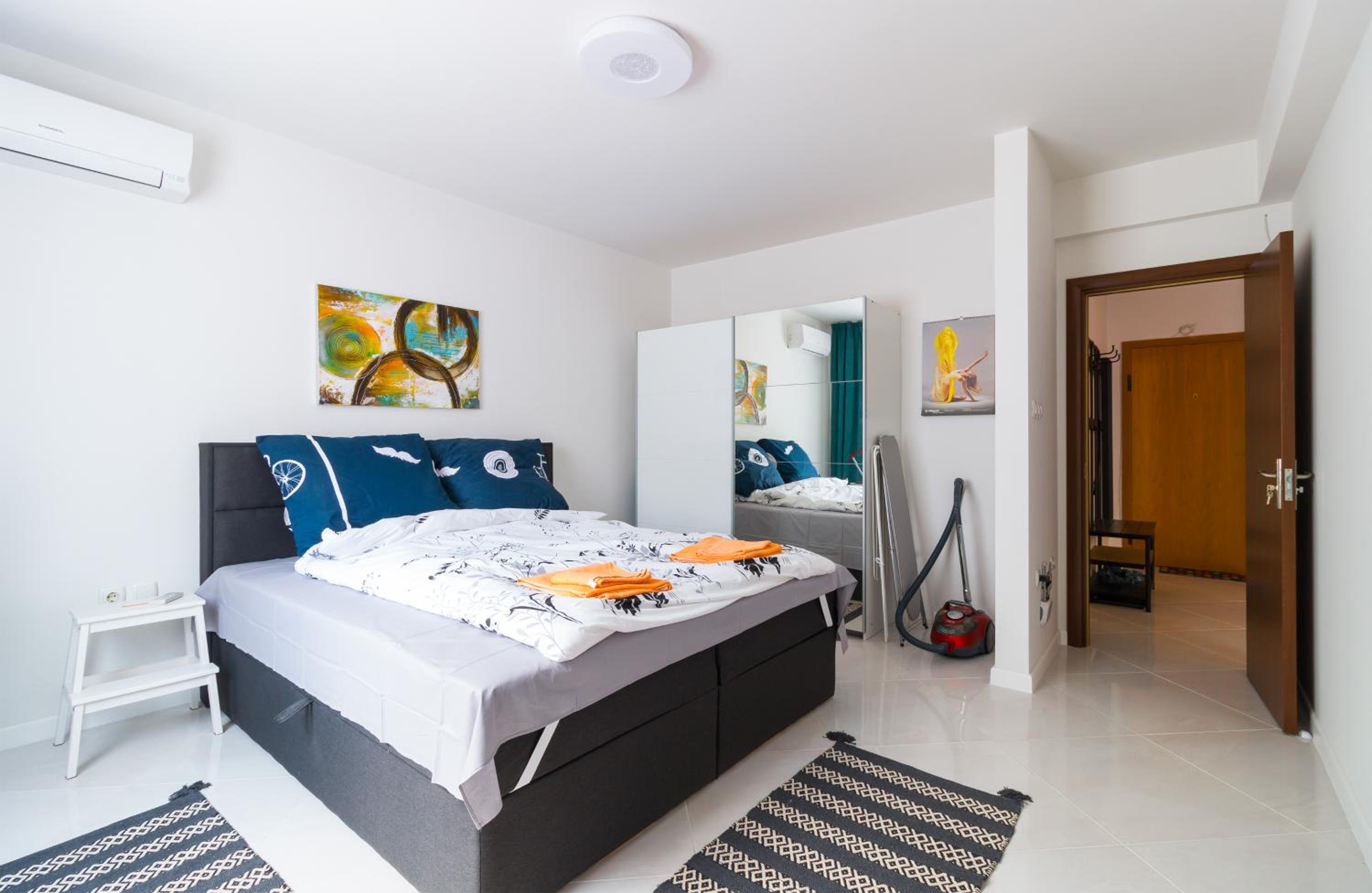 Pop your COLORS - Funky and Modern 1BDR Apt by Flat Mаnager view 3