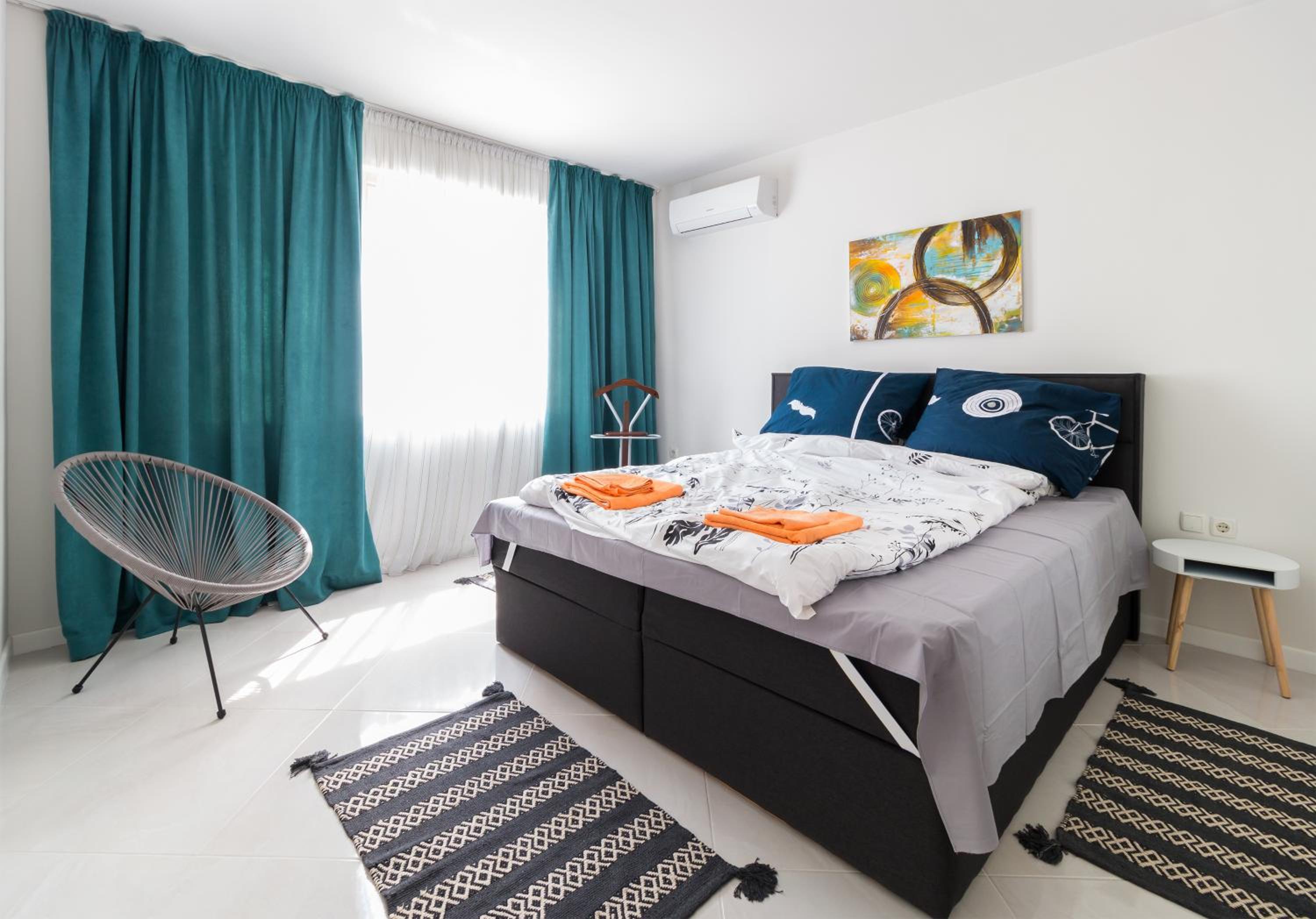Pop your COLORS - Funky and Modern 1BDR Apt by Flat Mаnager view 4