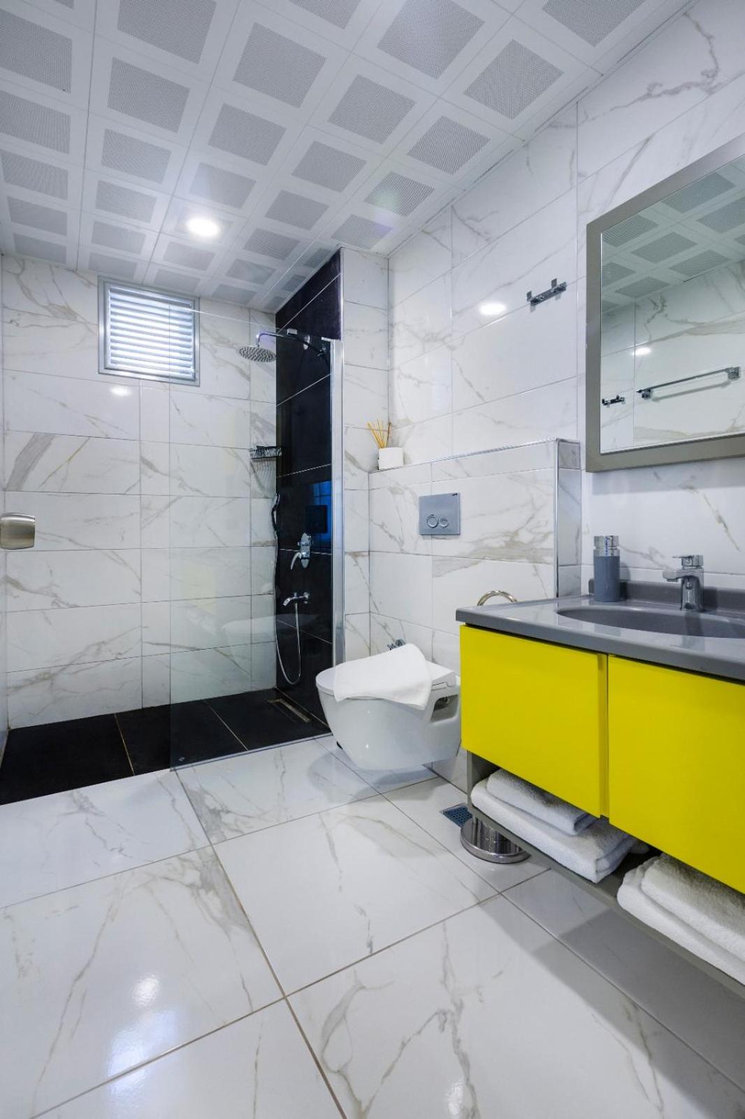 Twin Apart Hotel - Image 40