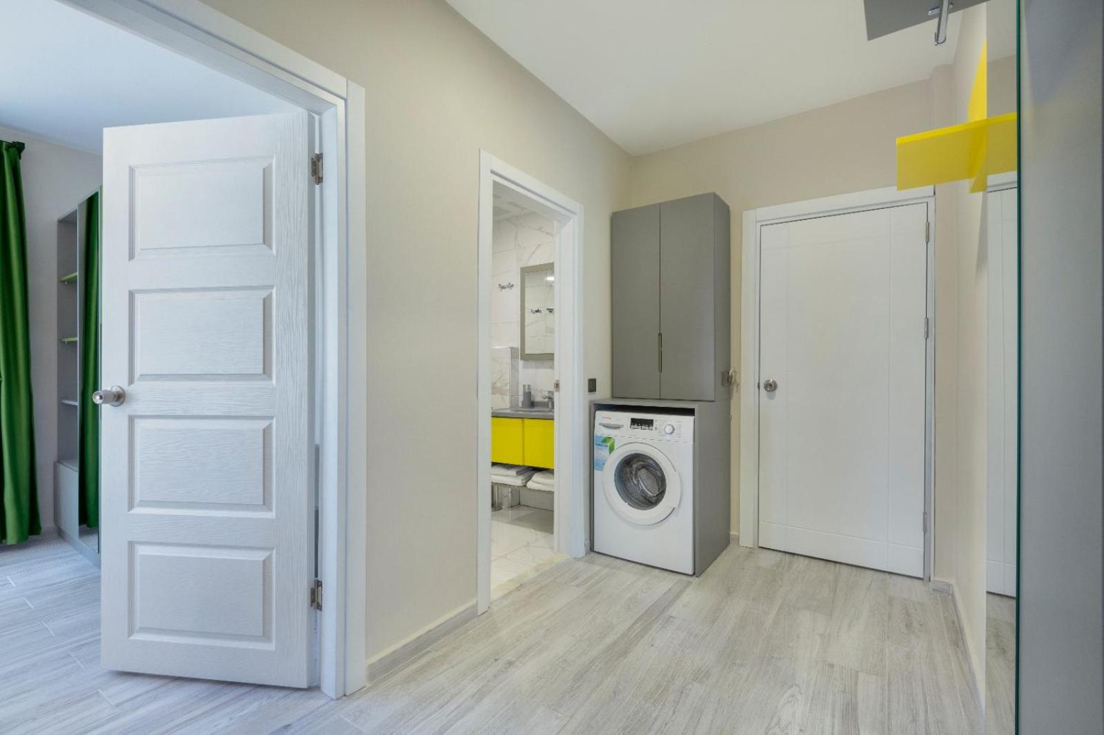 Twin Apart Hotel - Image 77