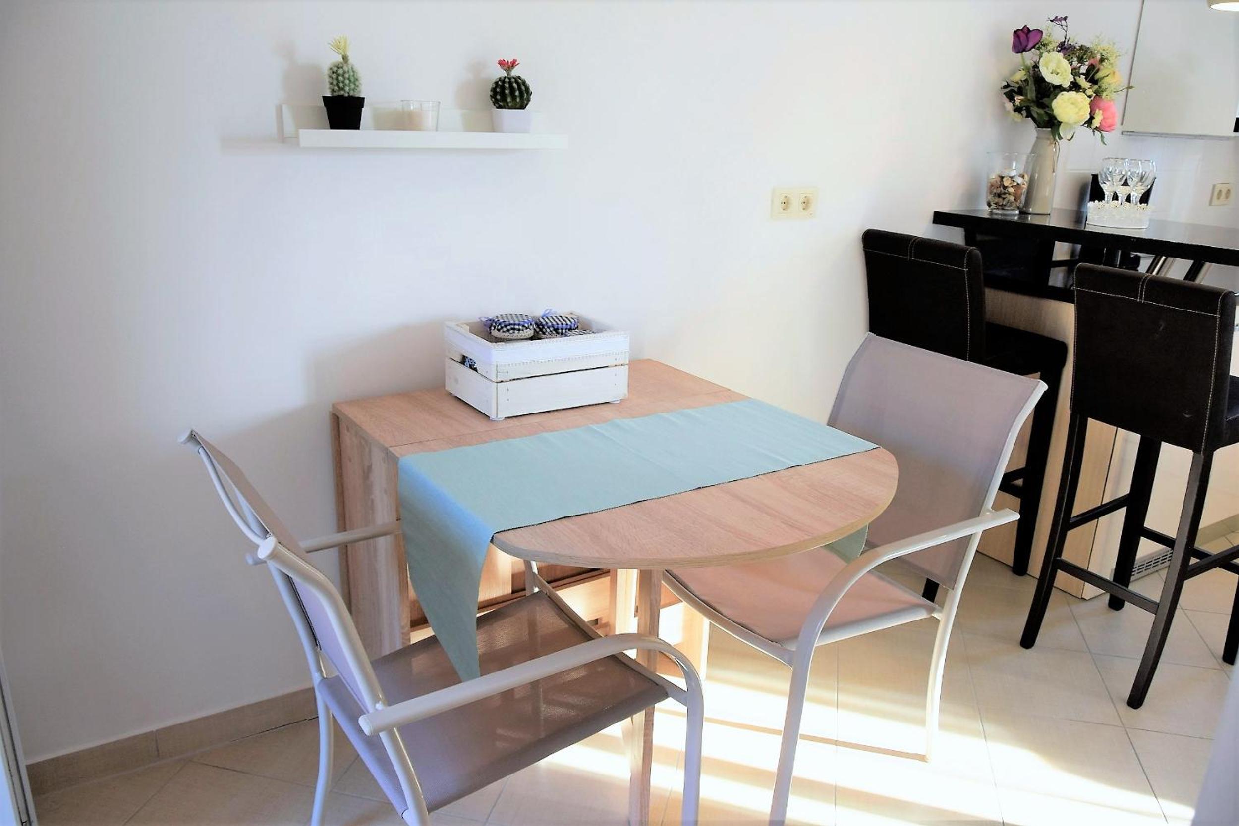 Blue SUNSHINE RAB en Rab — dining