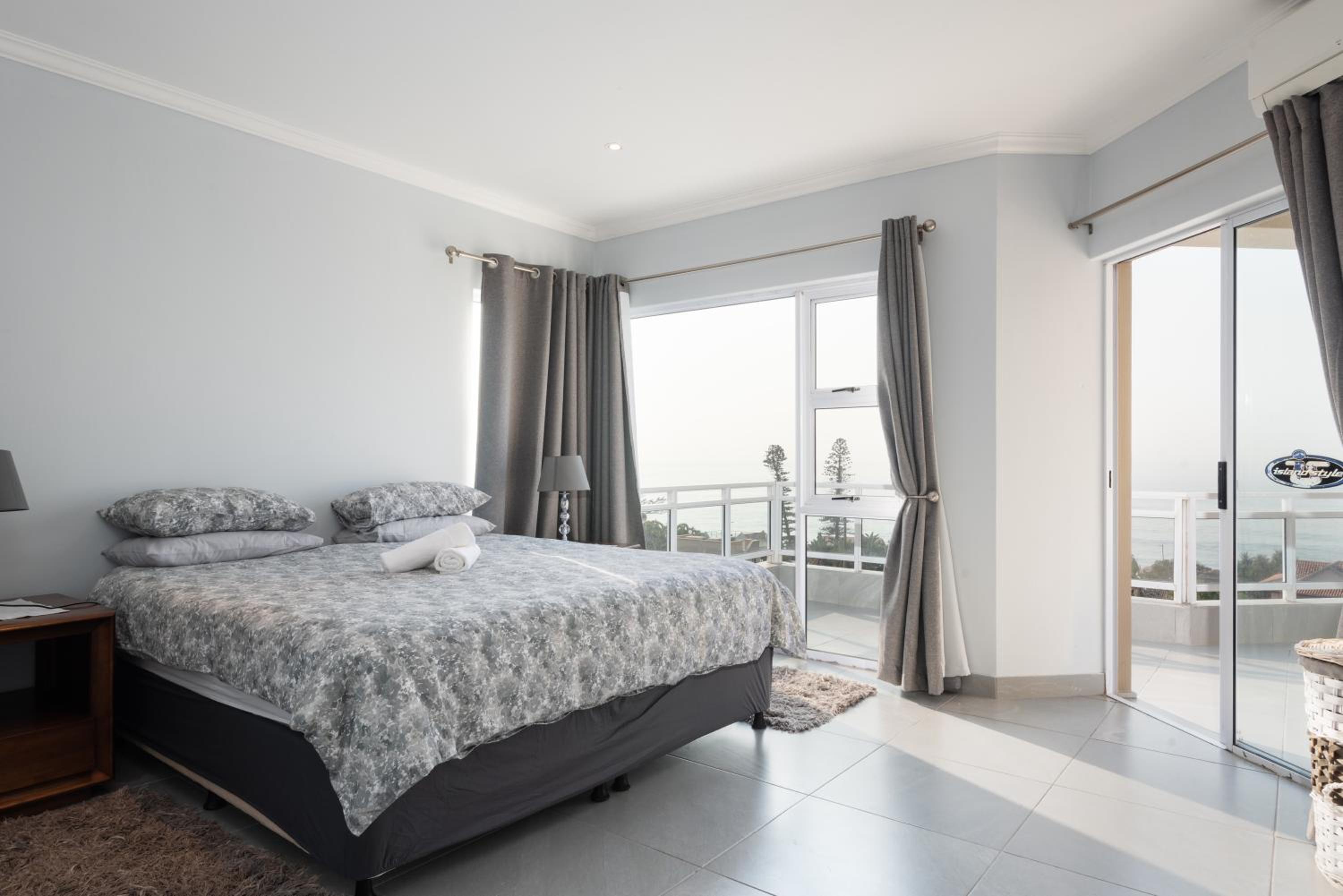 Les Dauphine 6 view 5