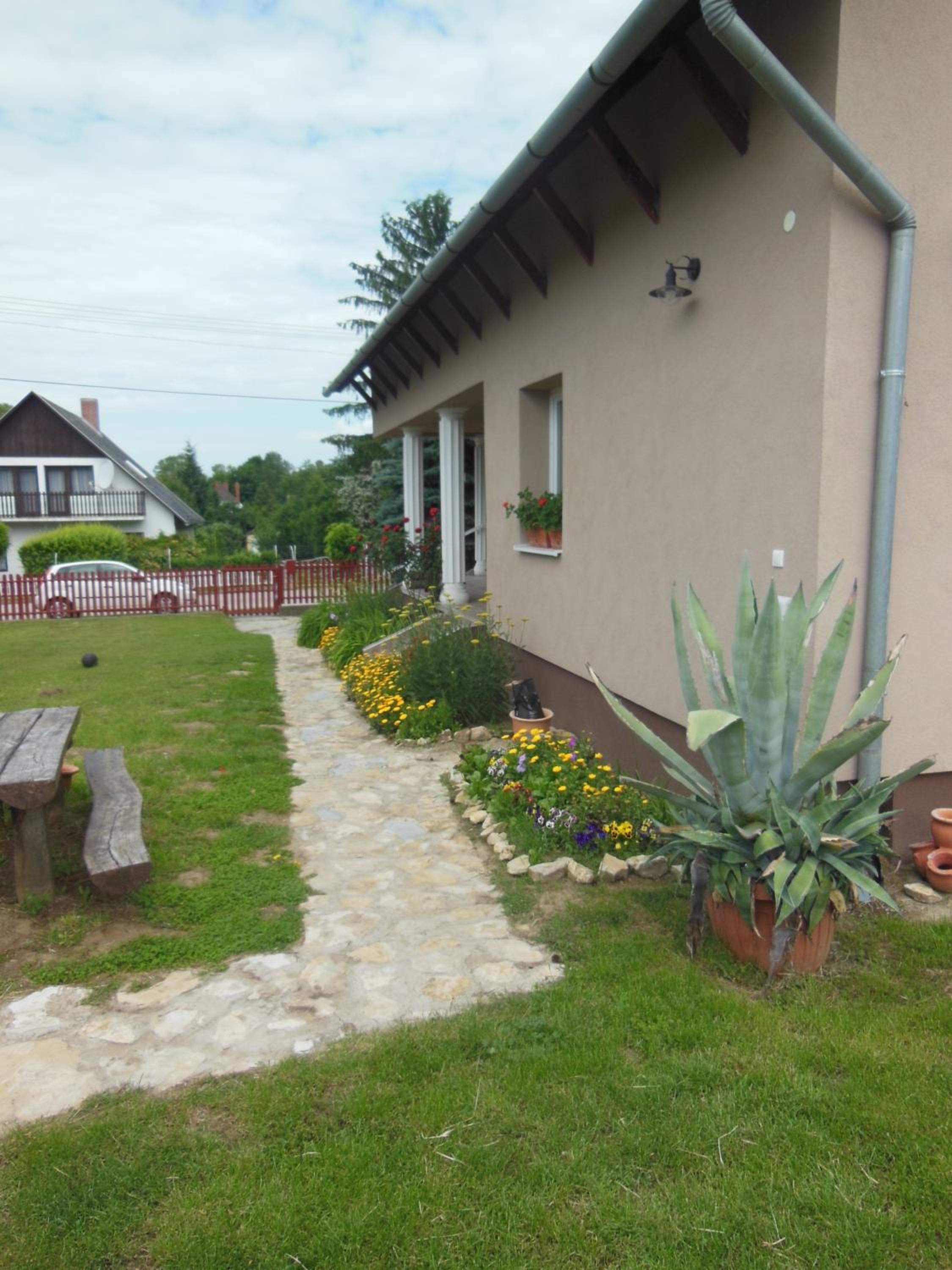 Virágos Apartman Balatonszemes view 5