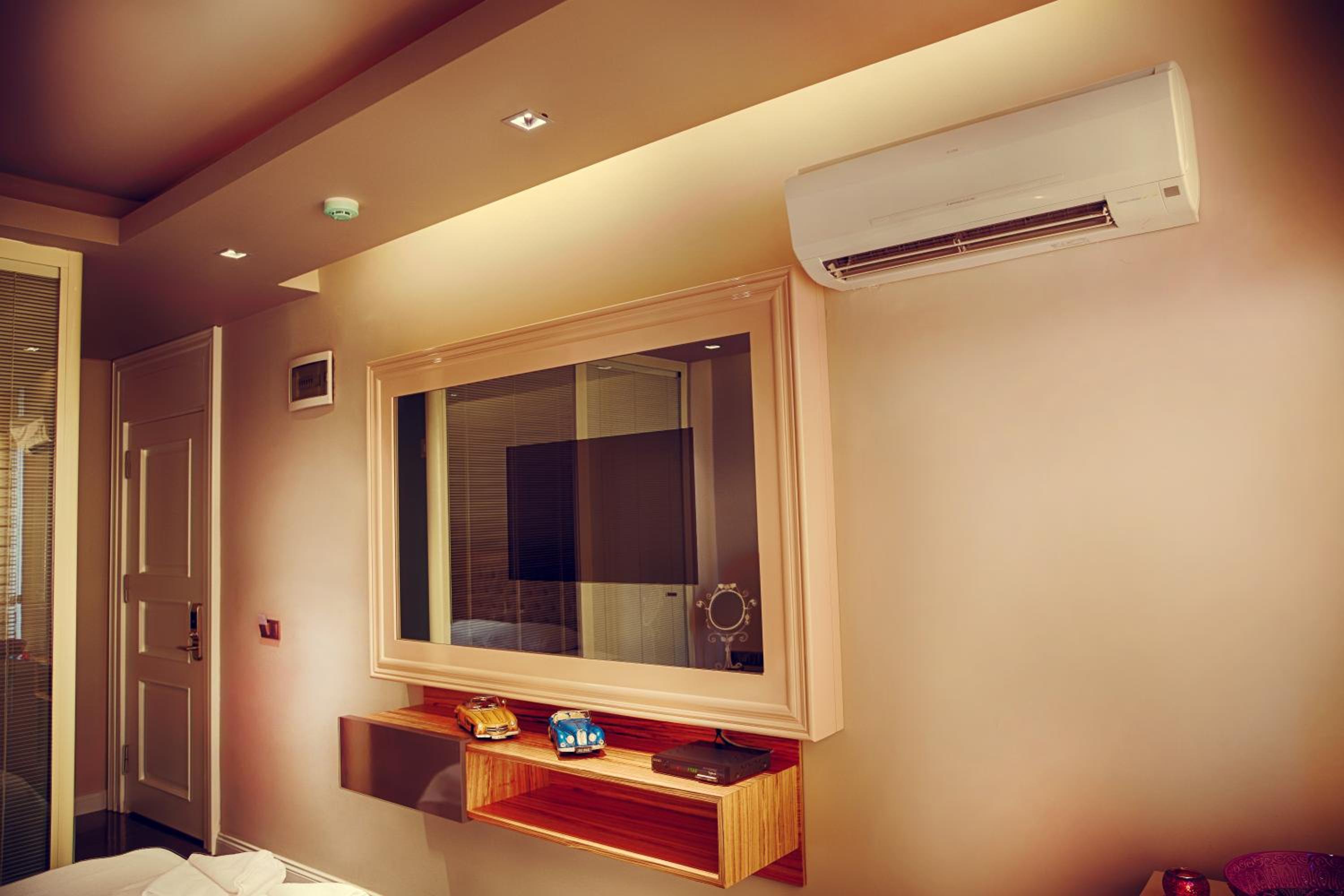 Upper House - Image 34