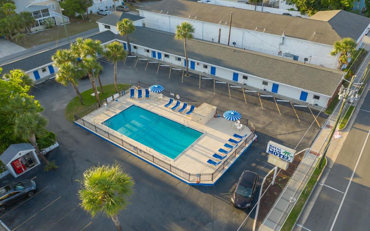Royal Palms Motel view 5