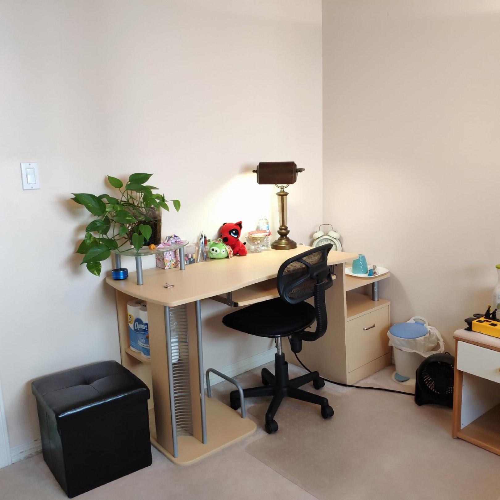 Helen's House / Close to Skytrain and Airport