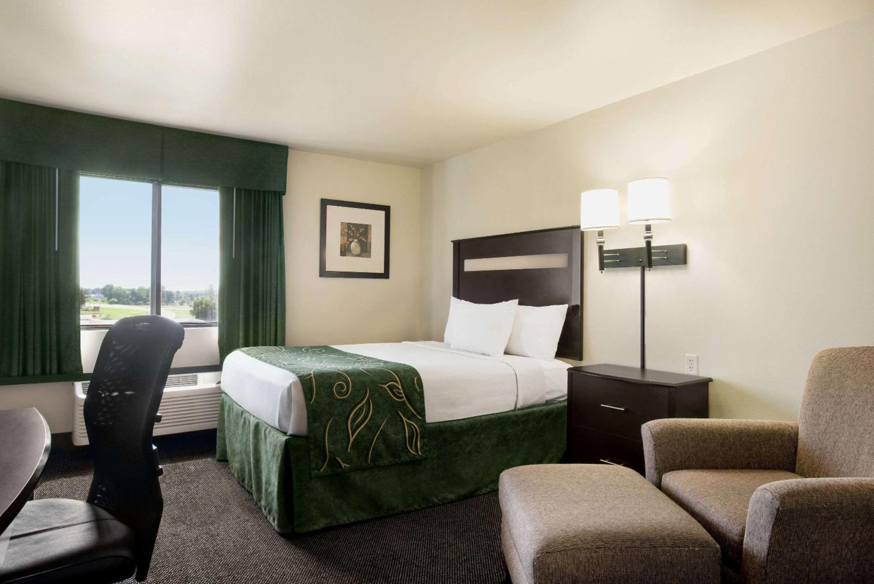 Miscellaneous Market Vacations - Baymont by Wyndham Glenwood - Property Image 5