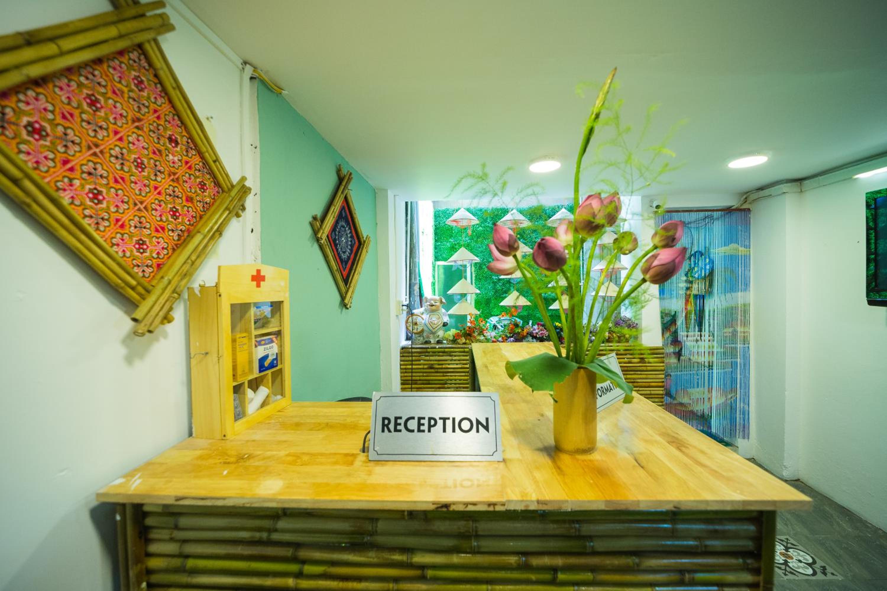 Ubuntu Hostel and Tour