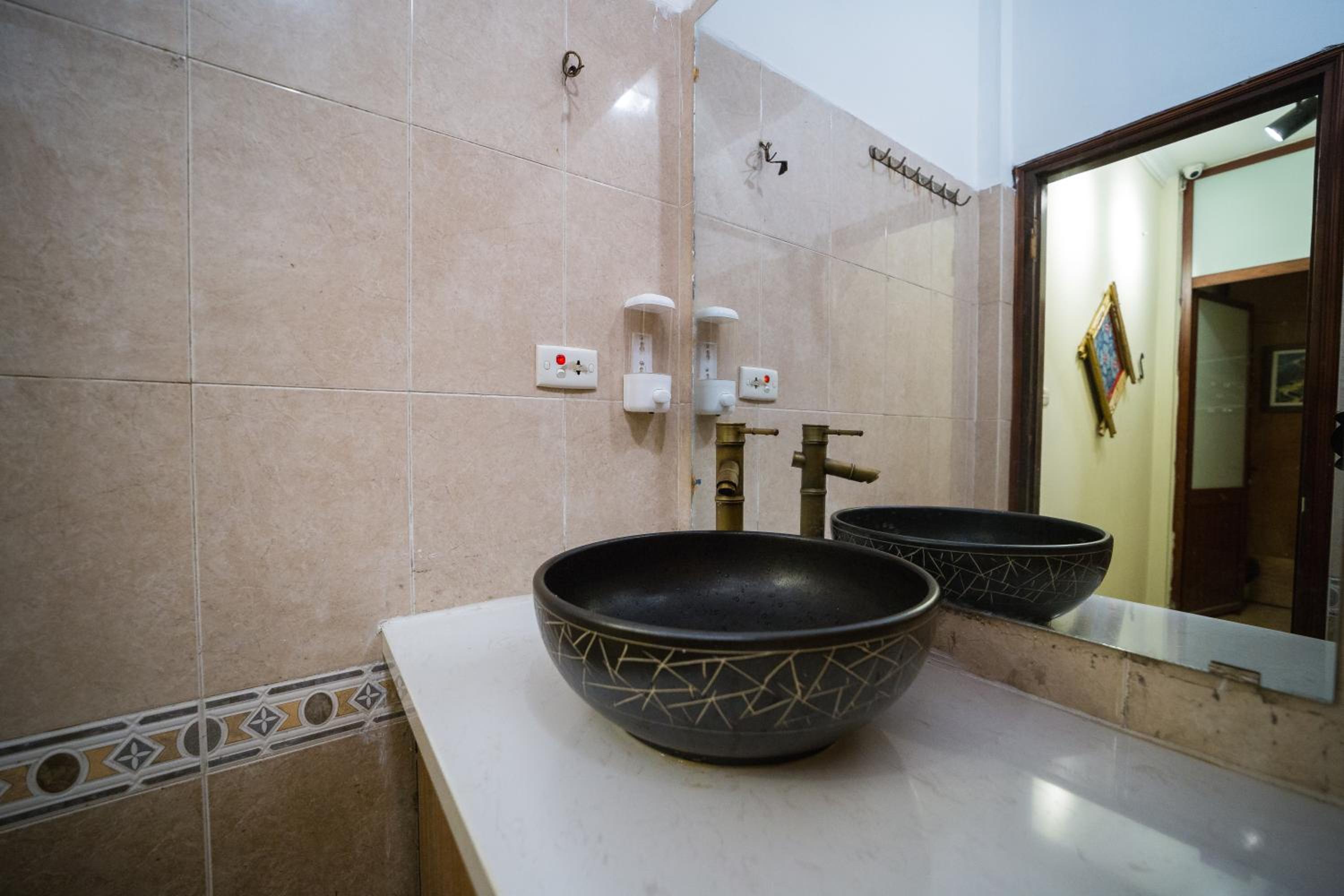Ubuntu Hostel and Tour