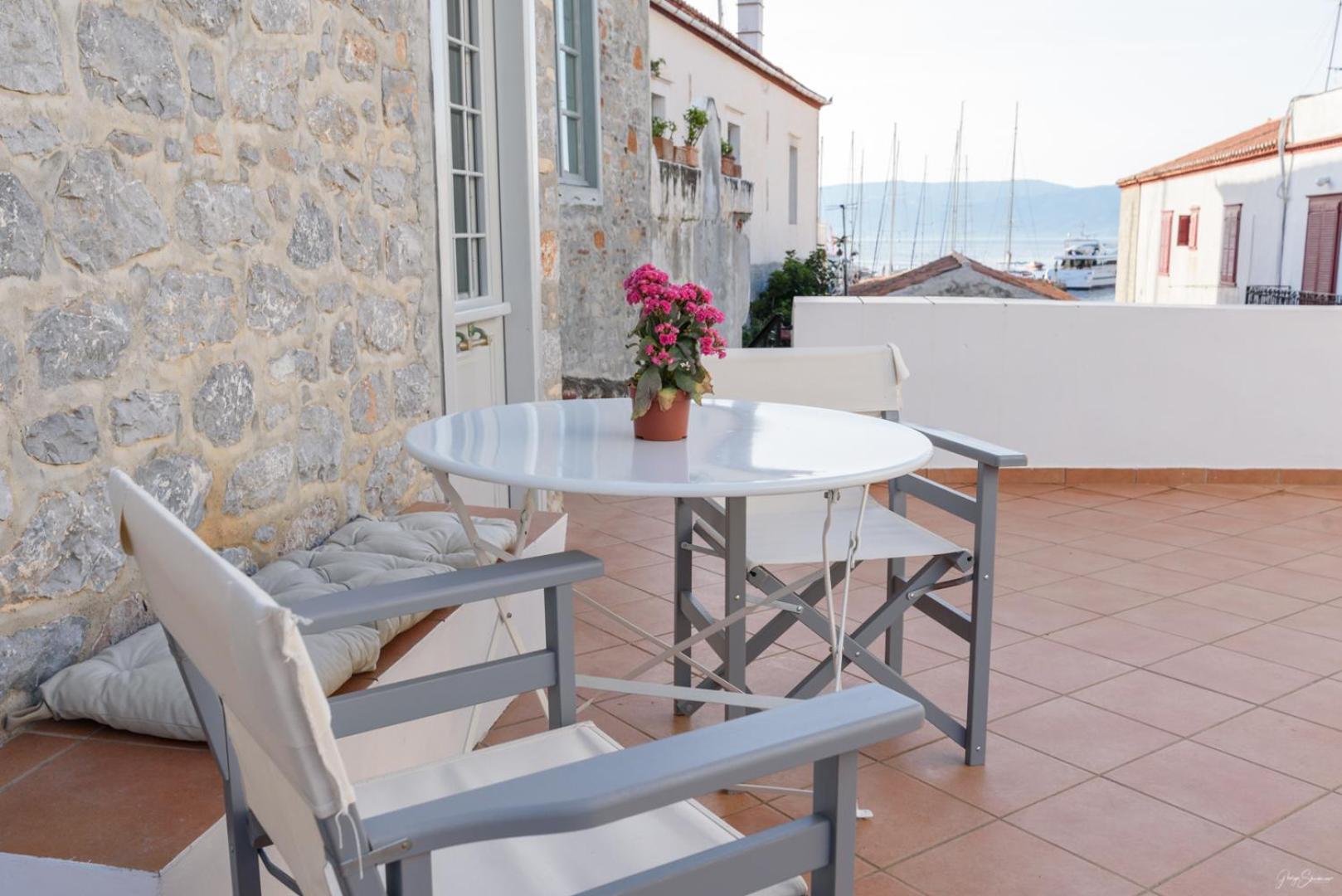 Astraea en Hydra — balance & terrace