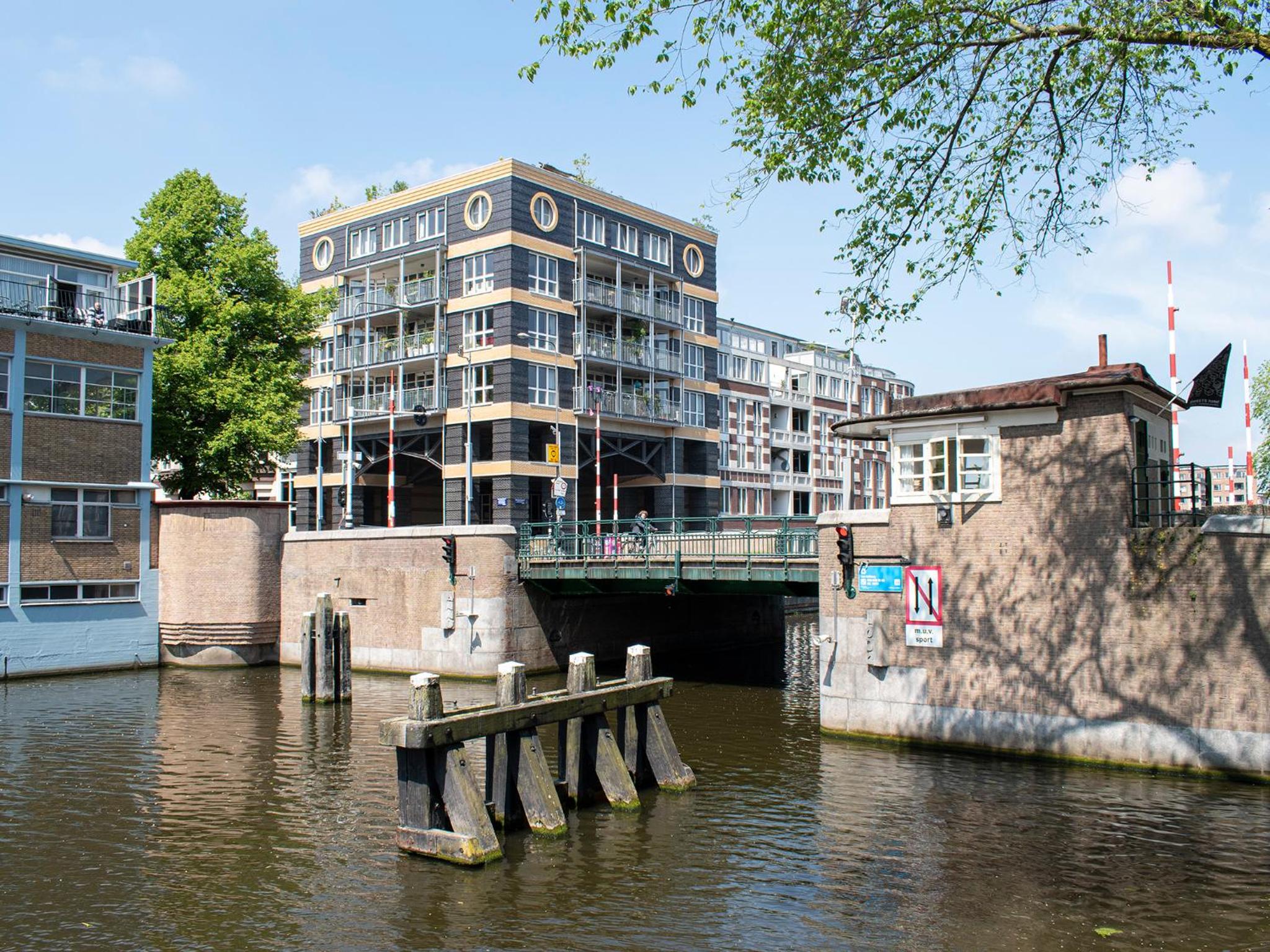 SWEETS - Van Hallbrug