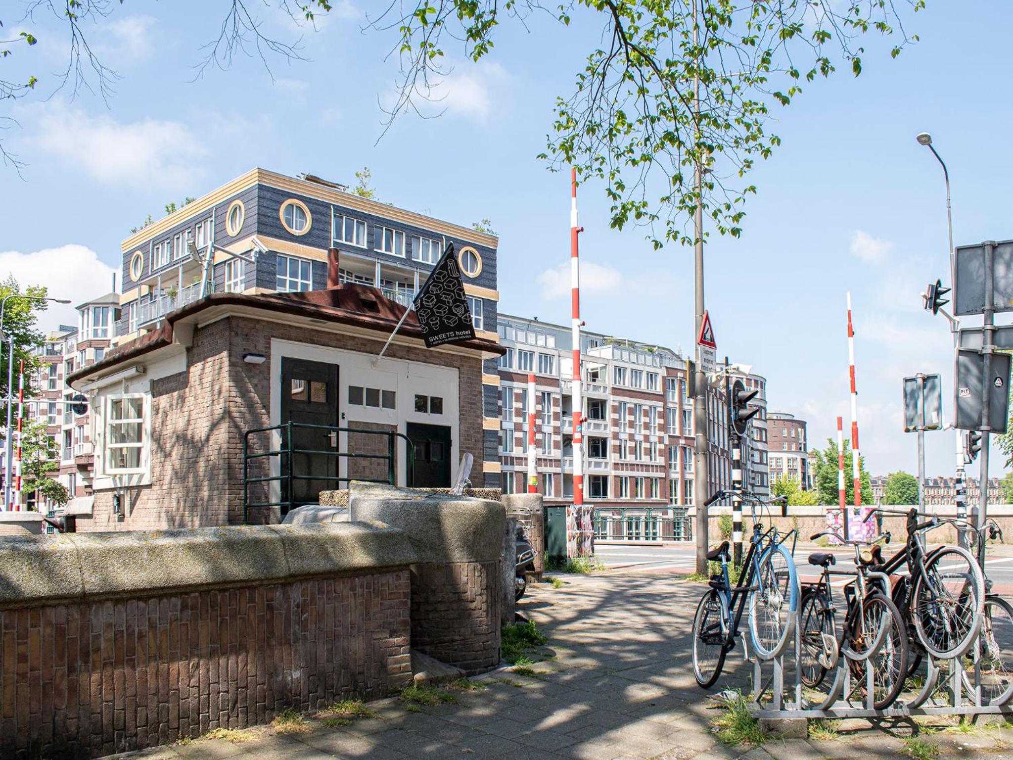 SWEETS - Van Hallbrug