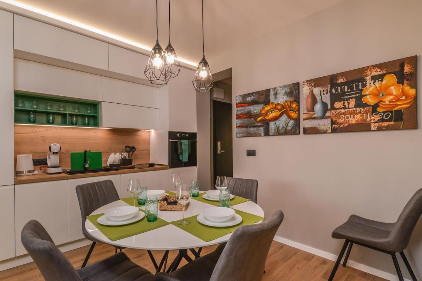Urban Eden - LUX & STYLE, 2-Bedroom, 2-Bathroom view 2