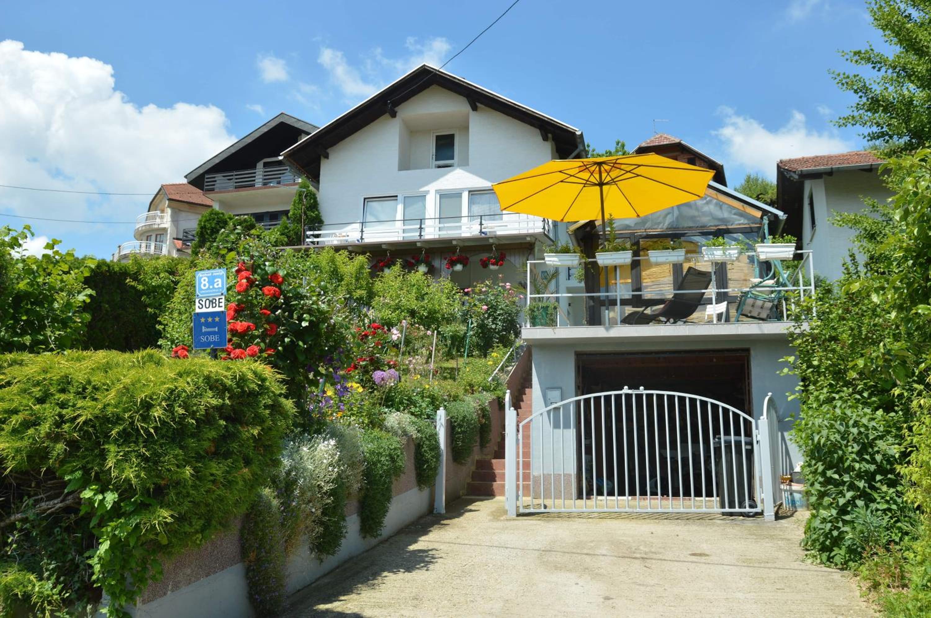 Smještaj Bahat view 3