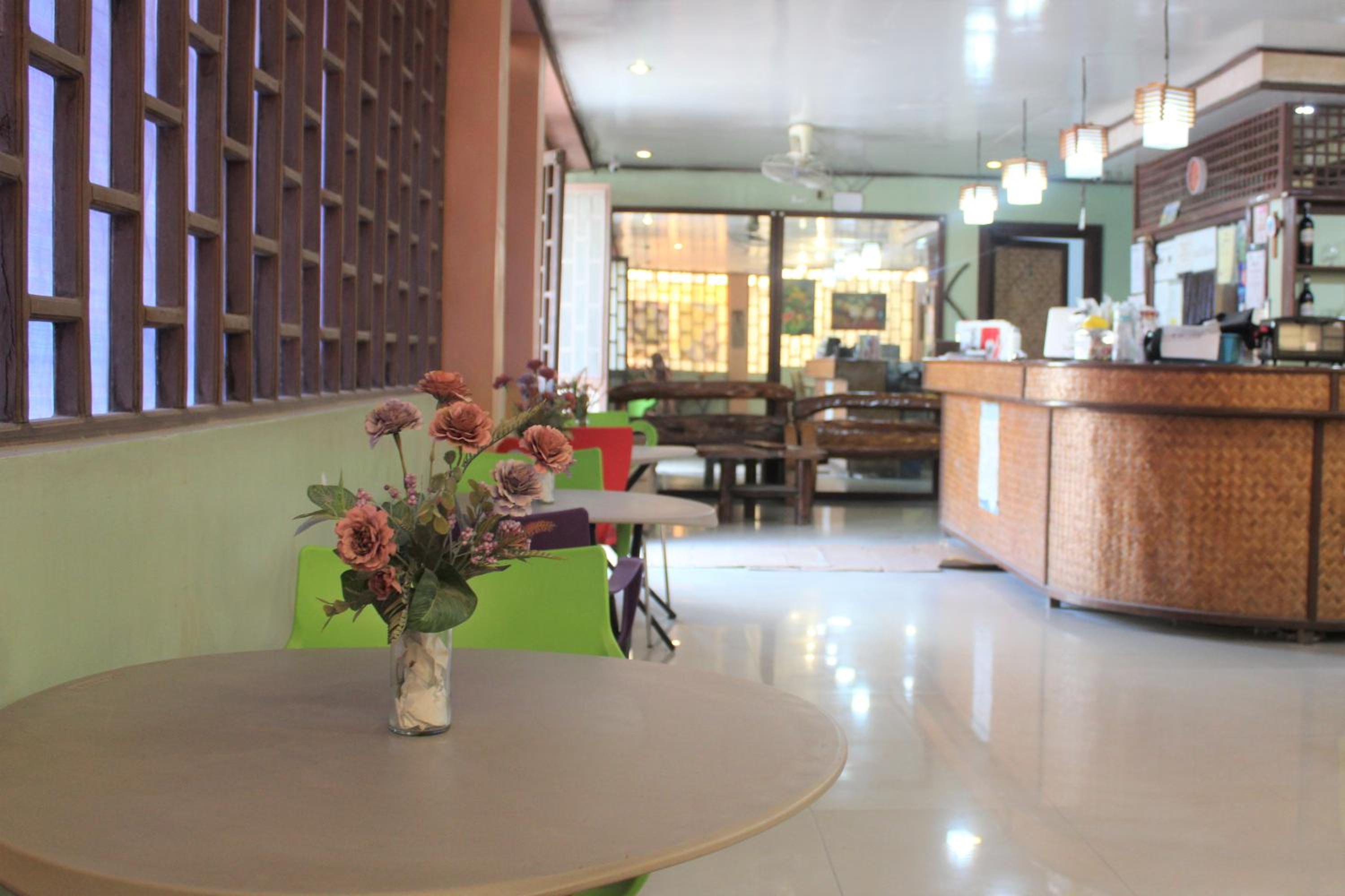 Lolo Oyong Pension House
