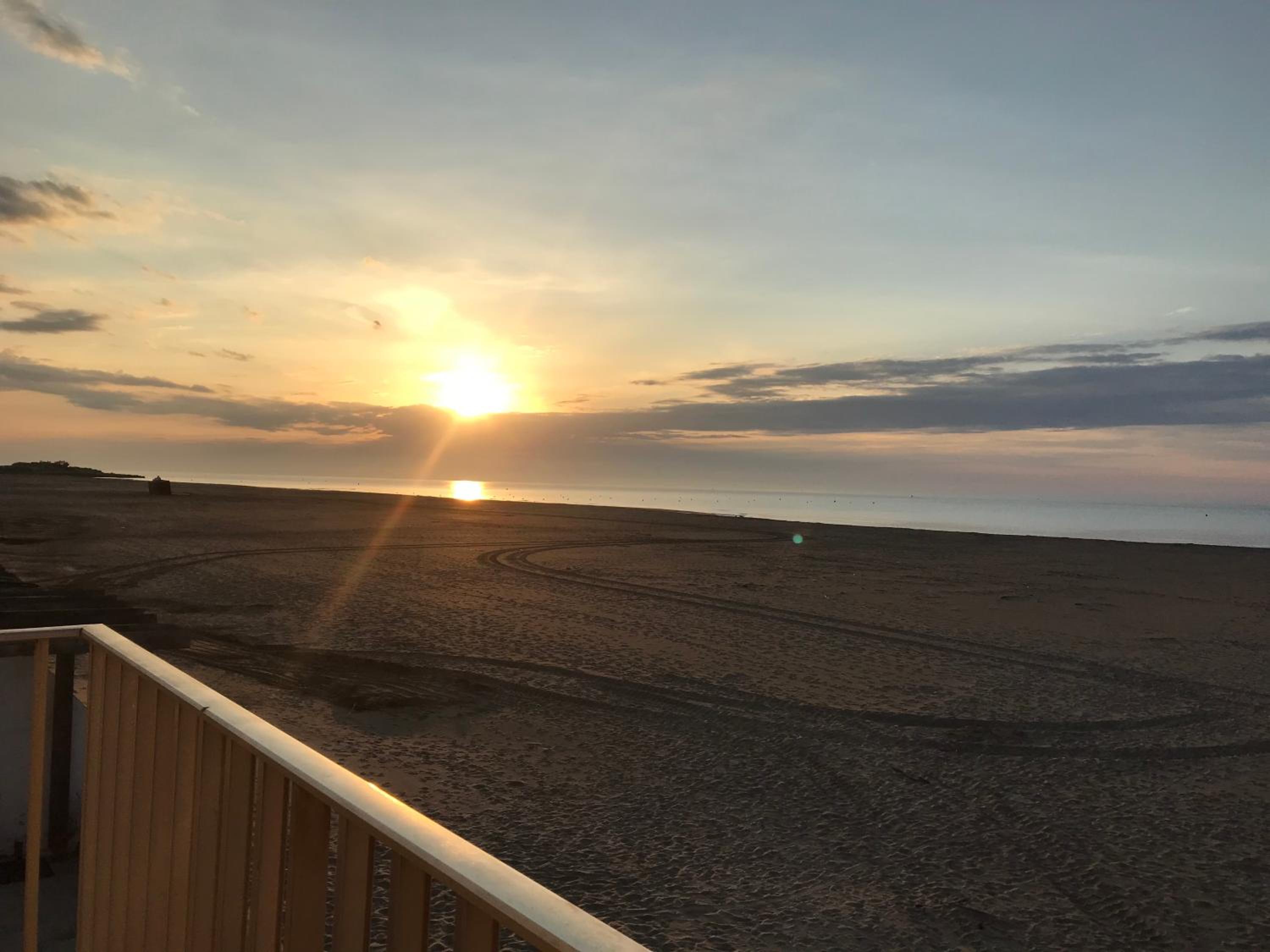 Les Corsaires direct plage près du port