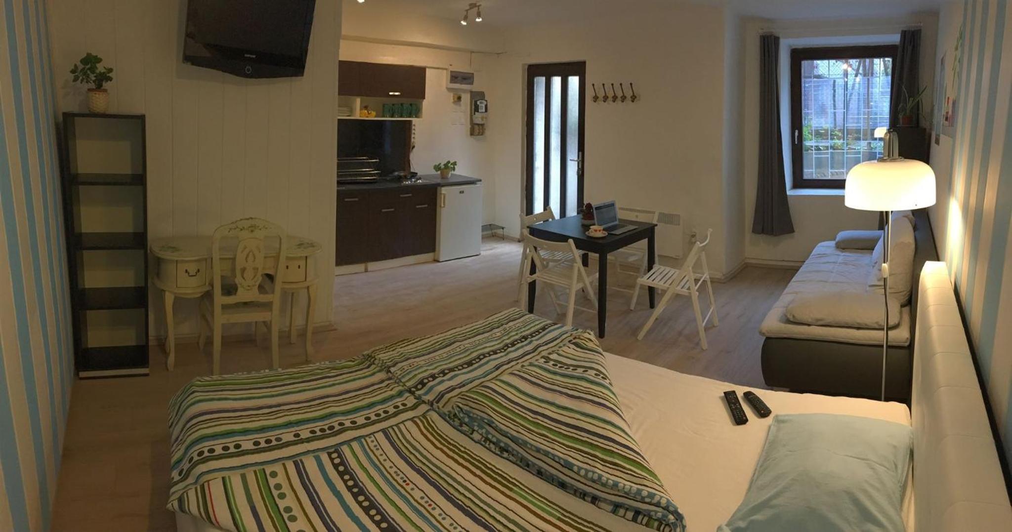 Baroque Hostel & Coworking