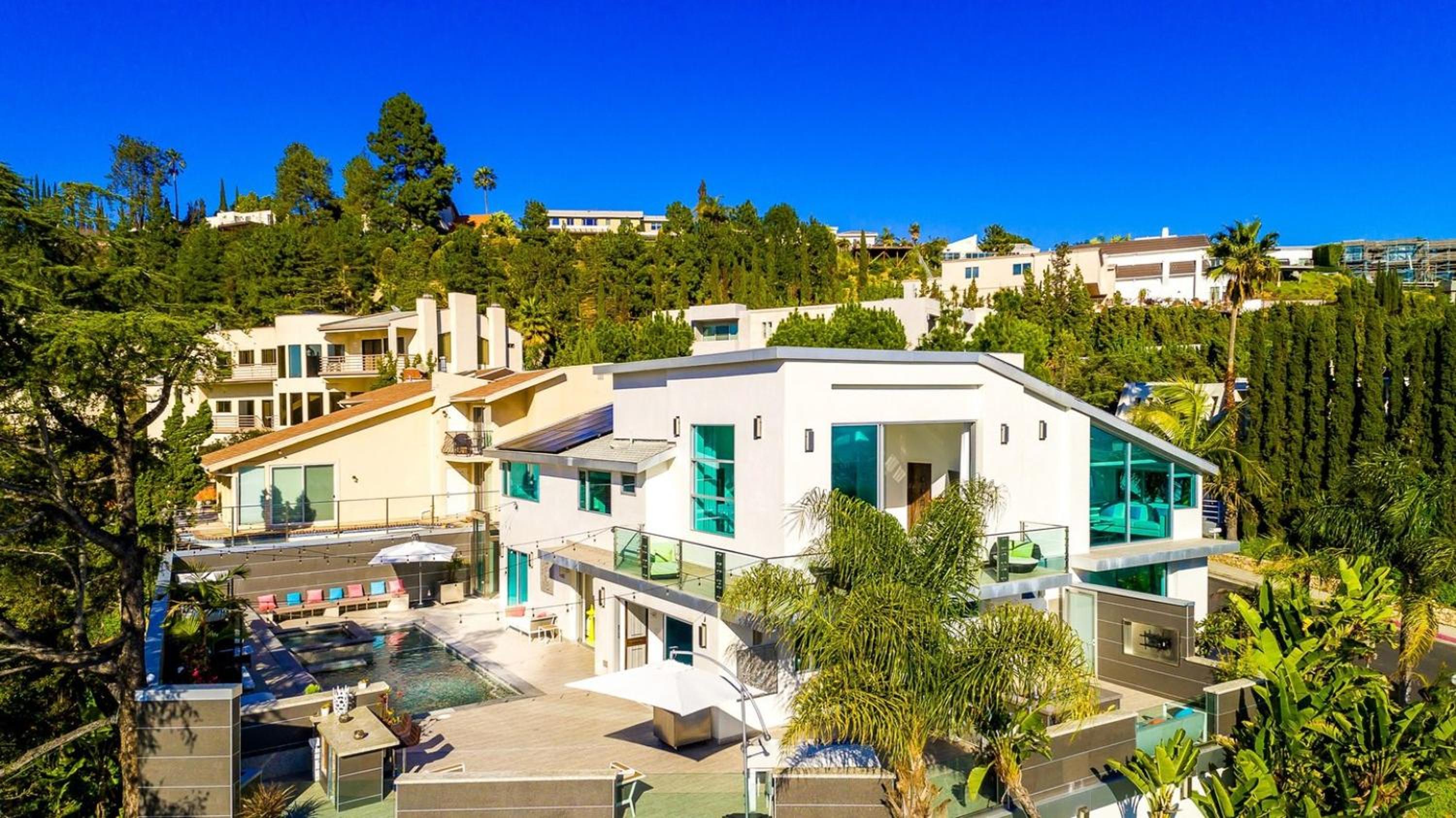 Villa Genesis-HOLLYWOOD ESTATE WITH STUNNING VIEWS