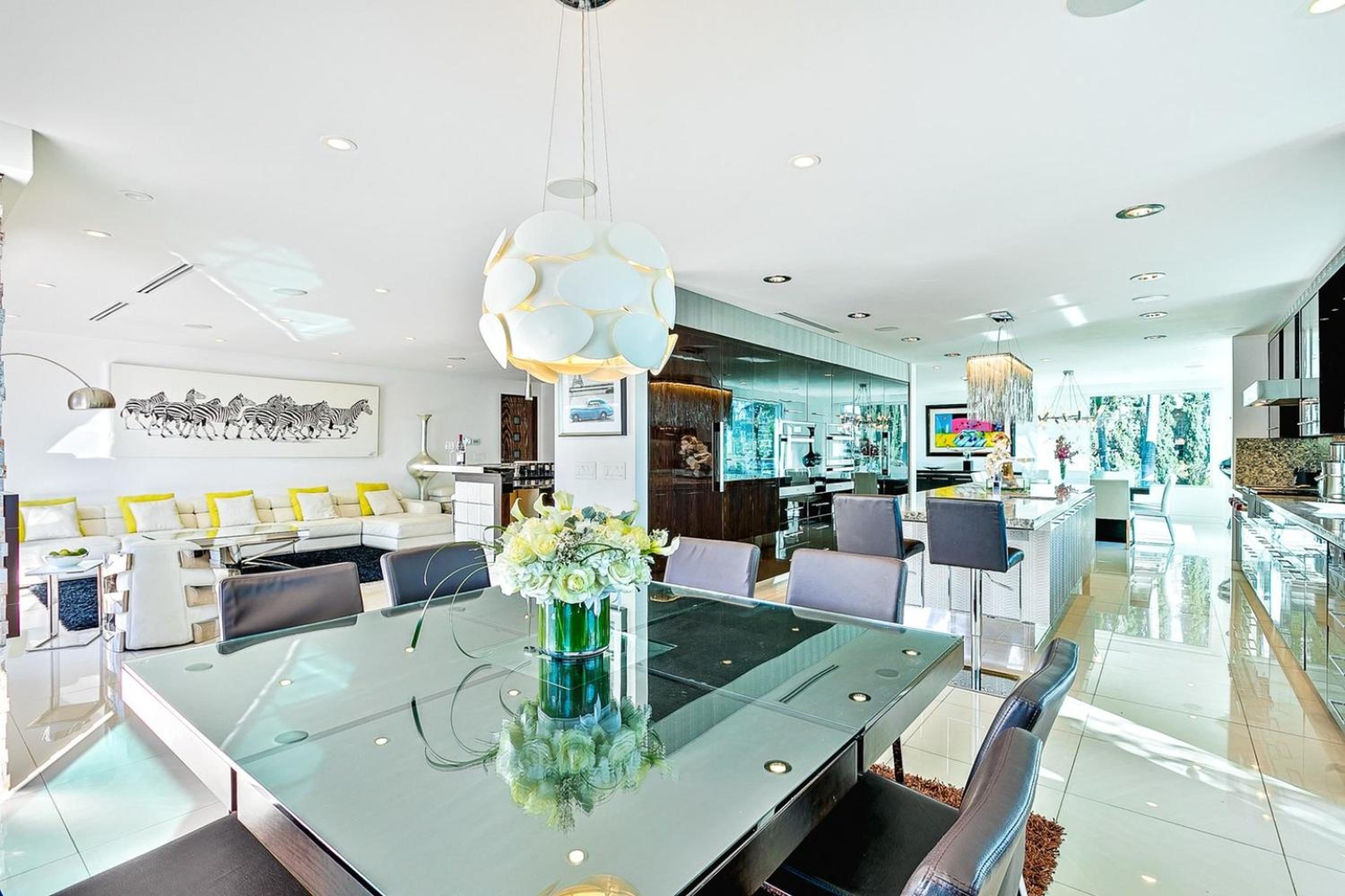 Villa Genesis-HOLLYWOOD ESTATE WITH STUNNING VIEWS