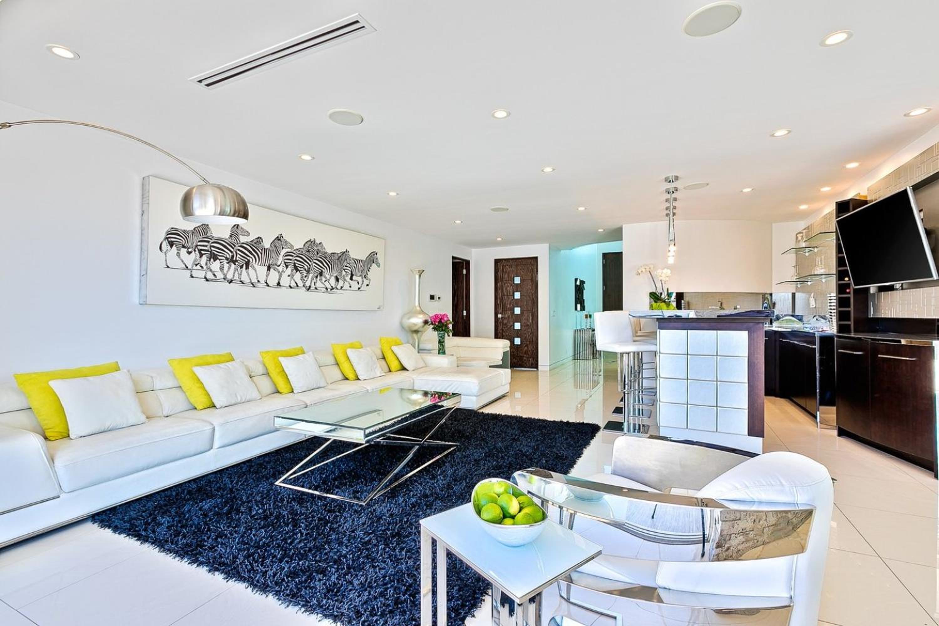 Villa Genesis-HOLLYWOOD ESTATE WITH STUNNING VIEWS