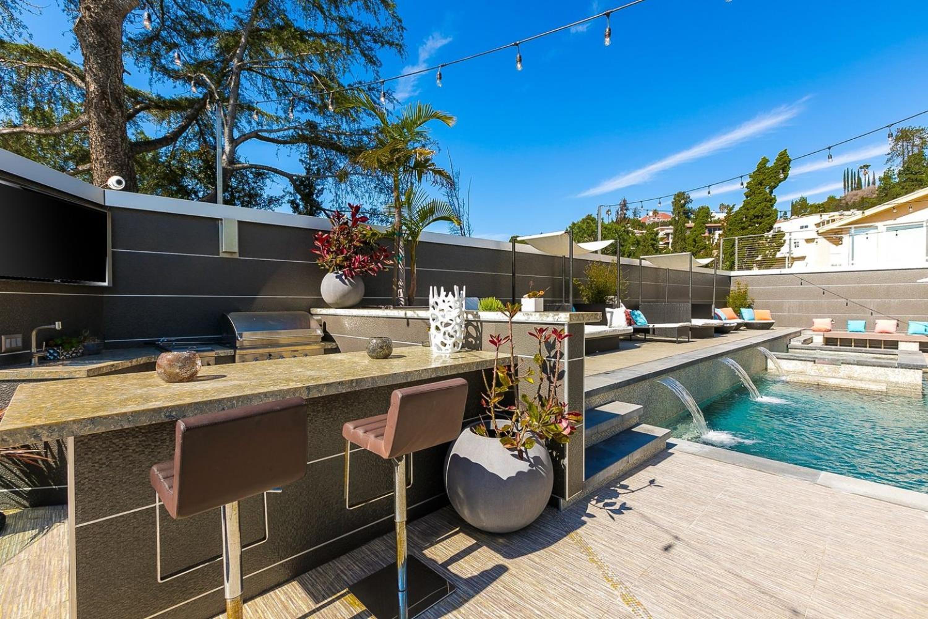 Villa Genesis-HOLLYWOOD ESTATE WITH STUNNING VIEWS