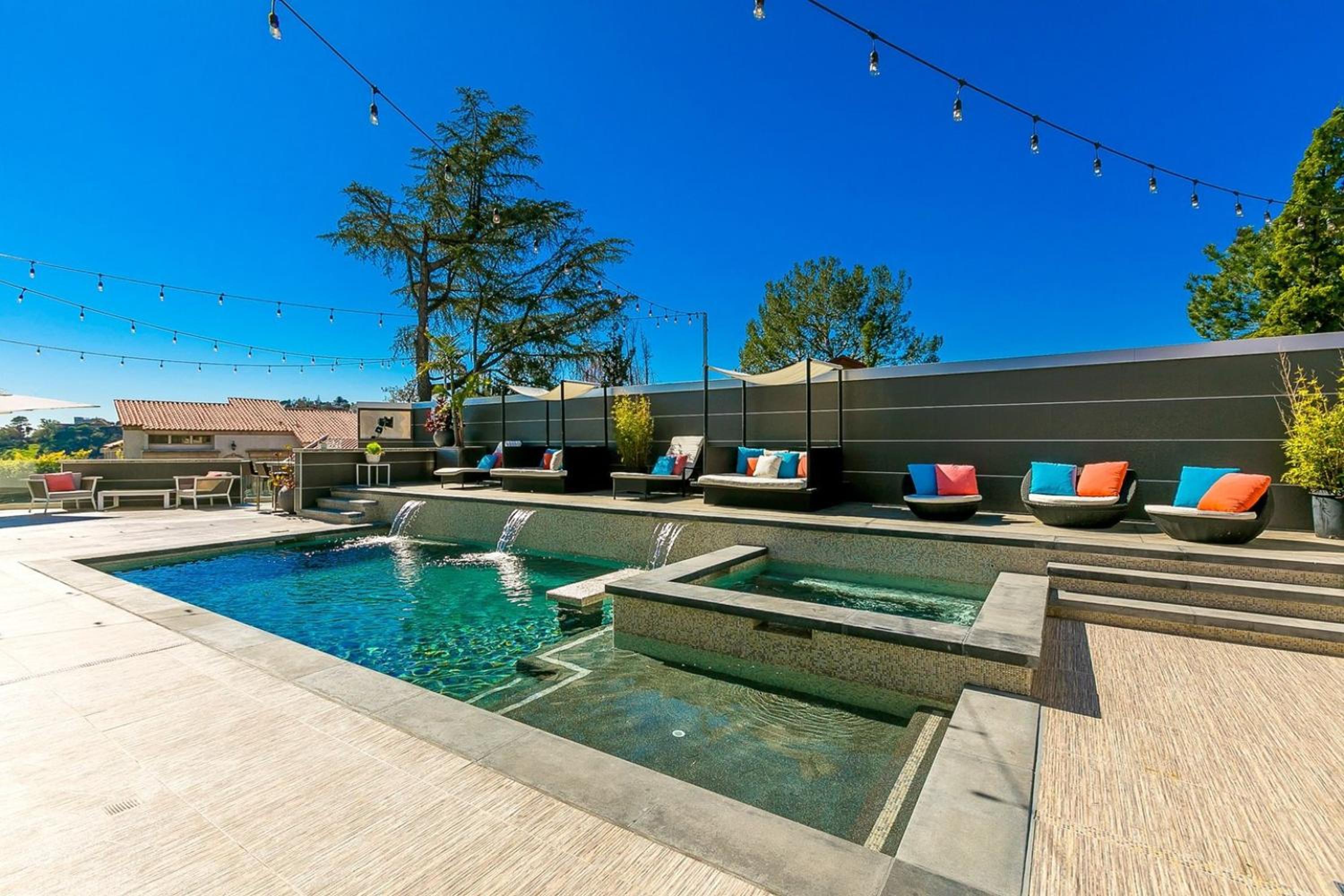 Villa Genesis-HOLLYWOOD ESTATE WITH STUNNING VIEWS