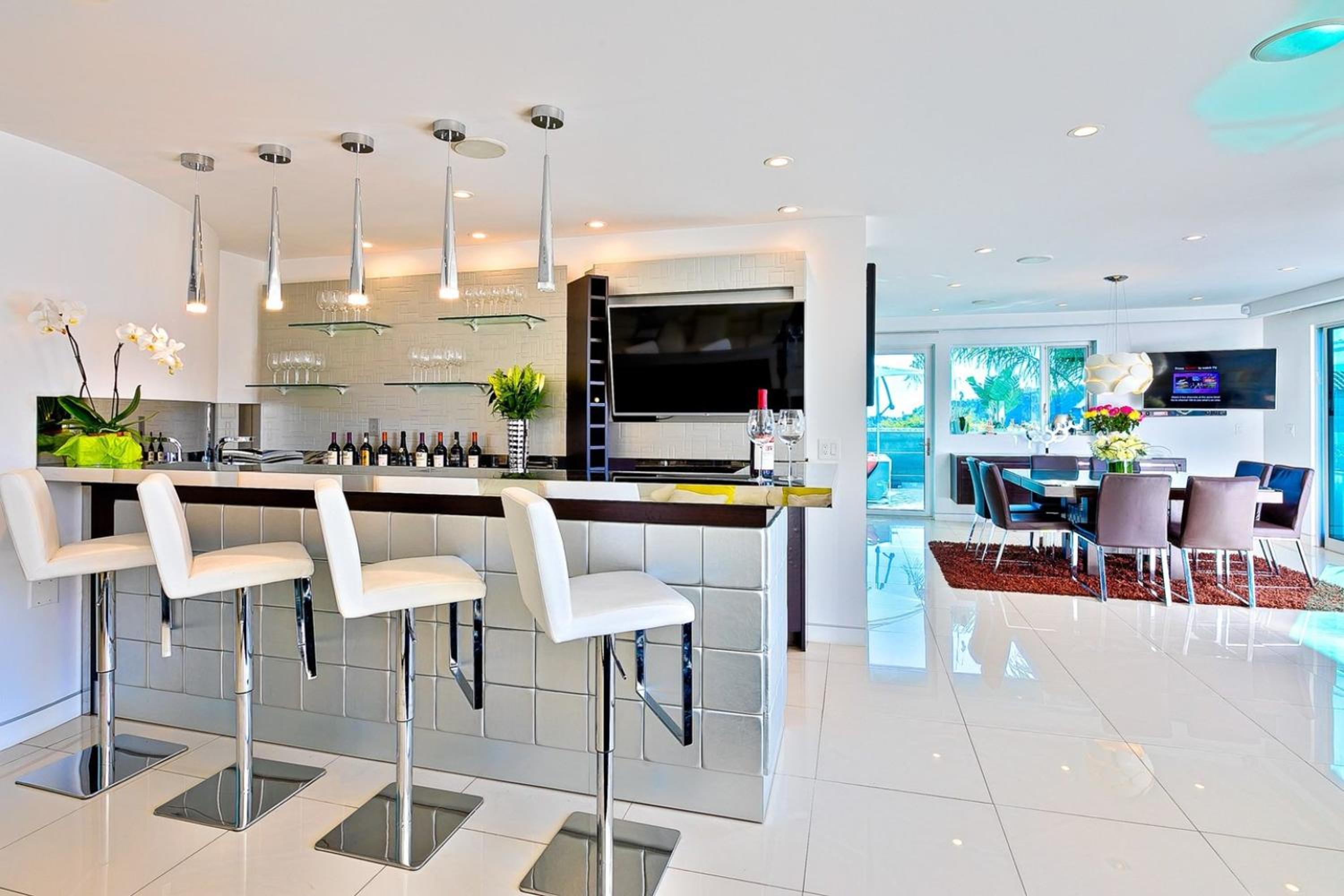 Villa Genesis-HOLLYWOOD ESTATE WITH STUNNING VIEWS