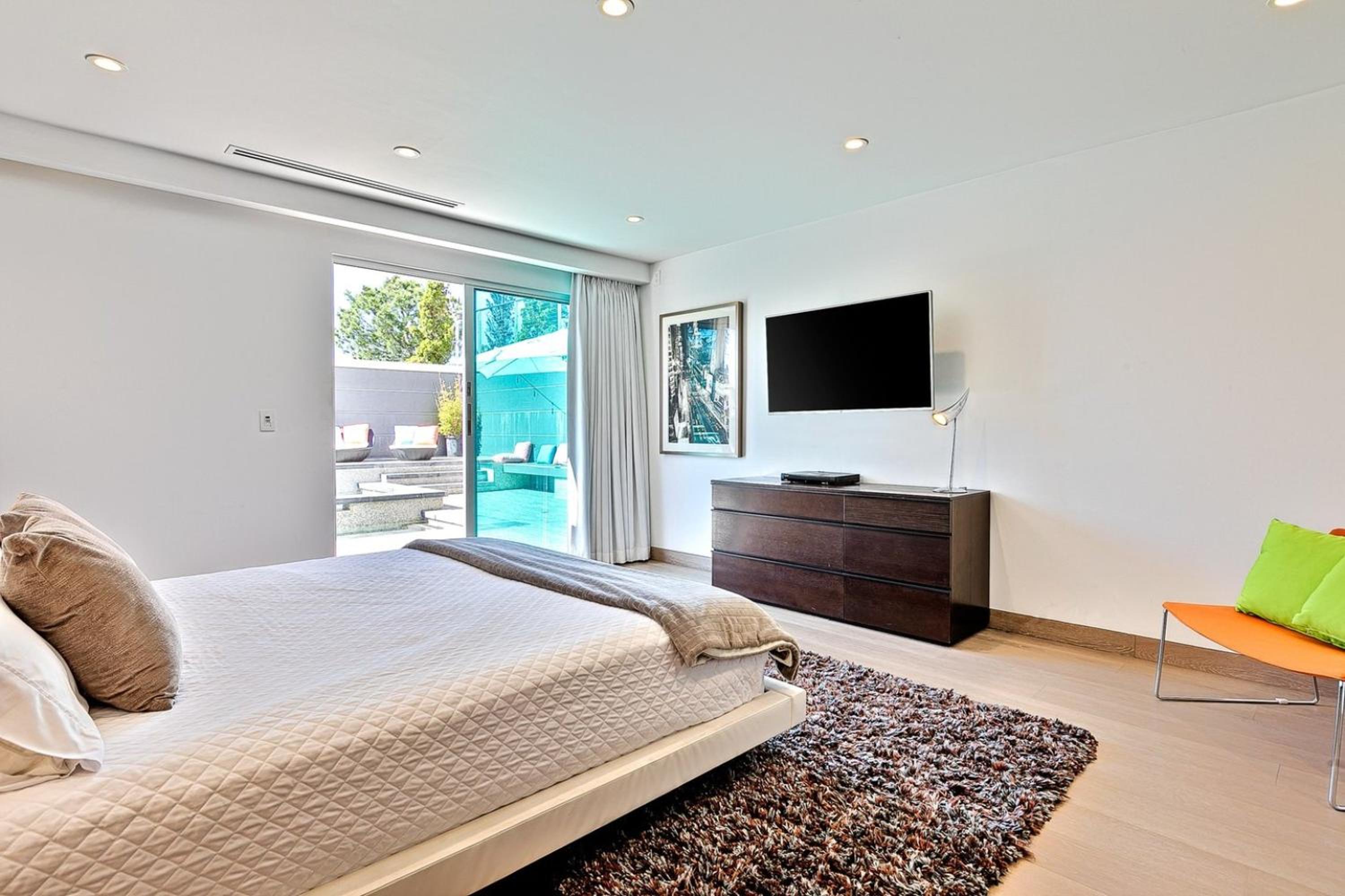 Villa Genesis-HOLLYWOOD ESTATE WITH STUNNING VIEWS