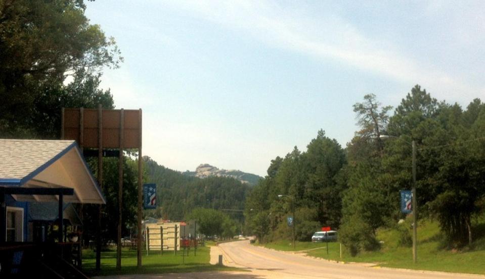 The Brookside Motel Keystone Near Mt Rushmore view 4
