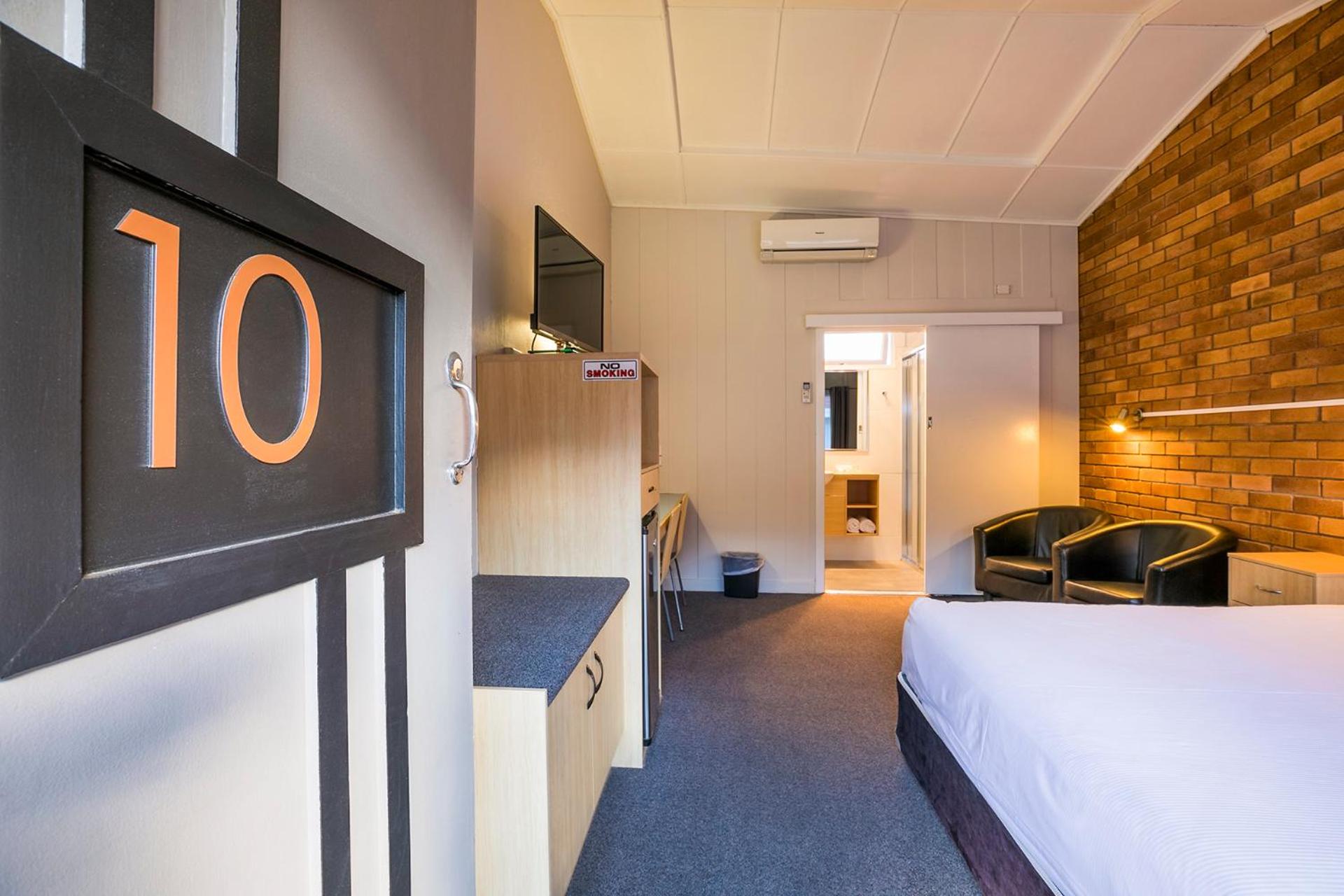 Downs Motel