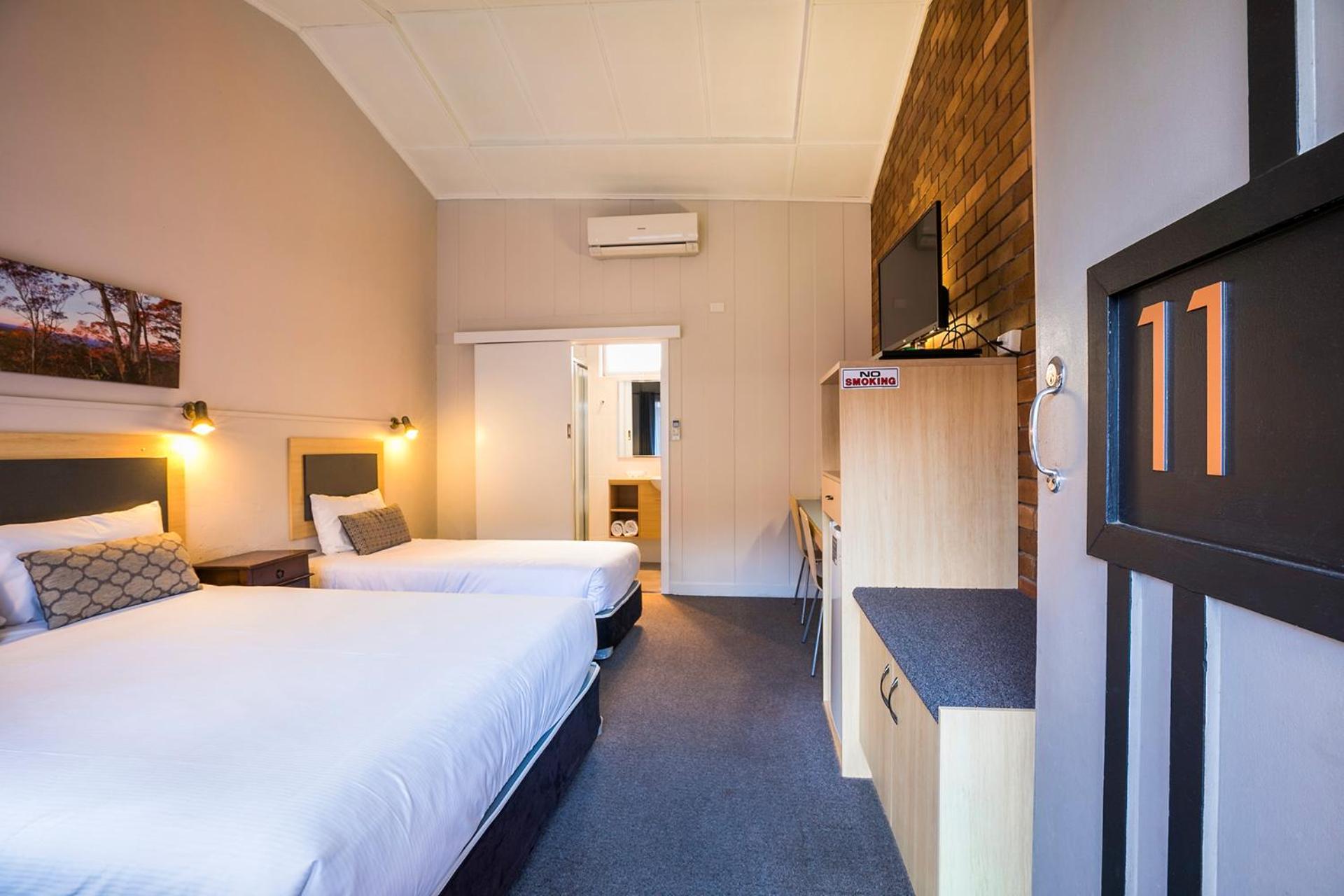 Downs Motel