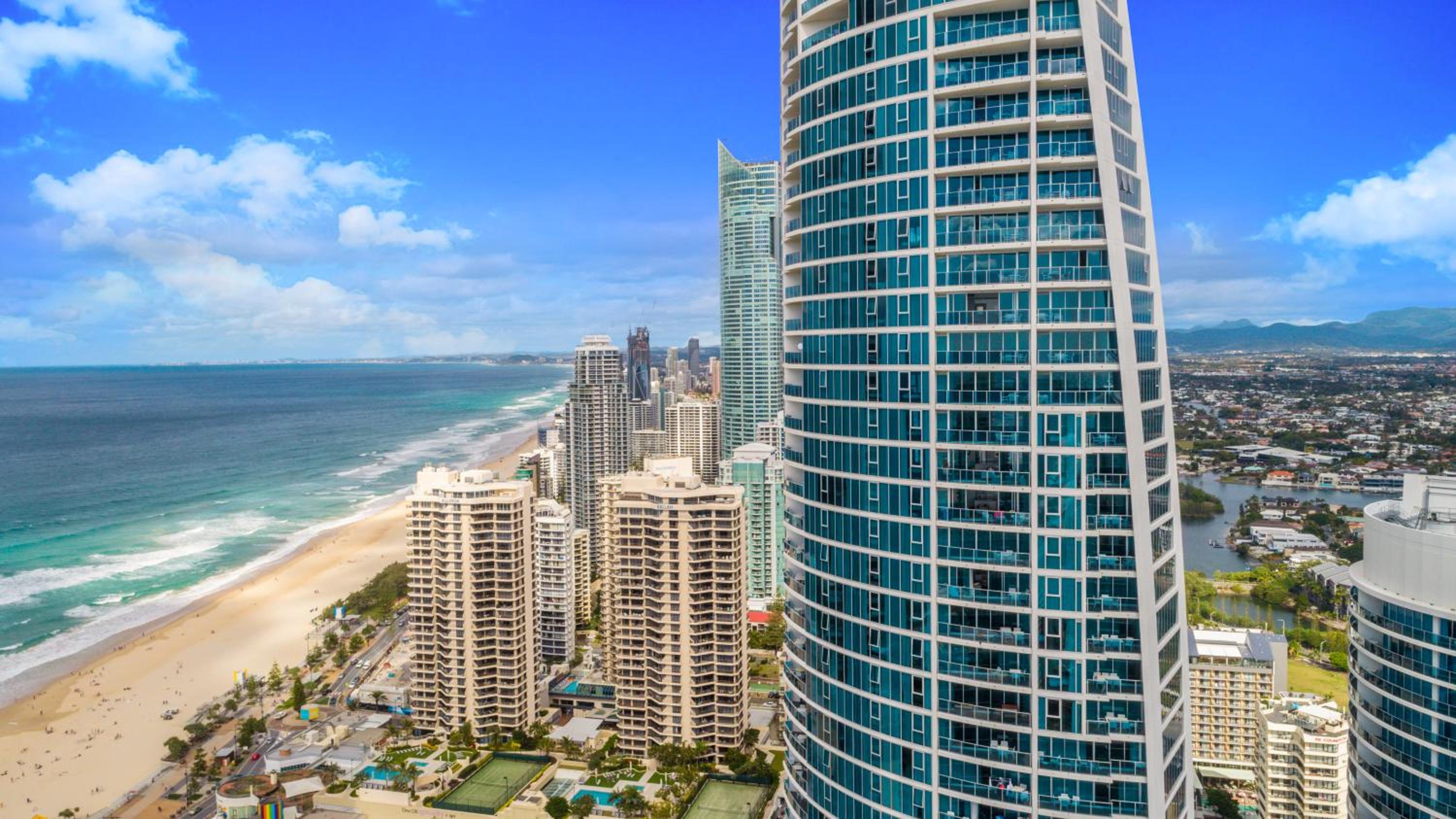 Number 1 H Residences - WiFi, Parking & More by Gold Coast Holidays