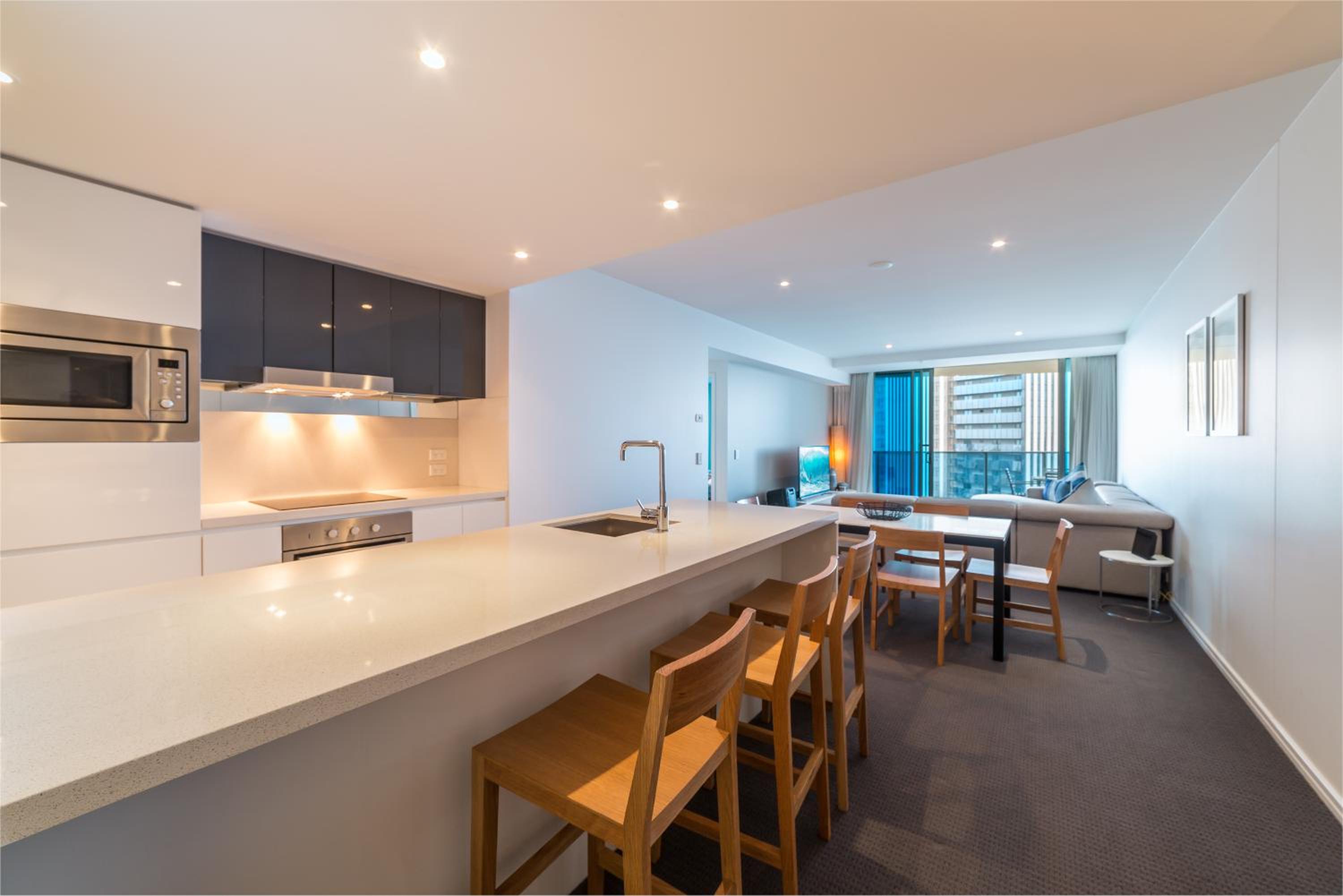 Number 1 H Residences - WiFi, Parking & More by Gold Coast Holidays