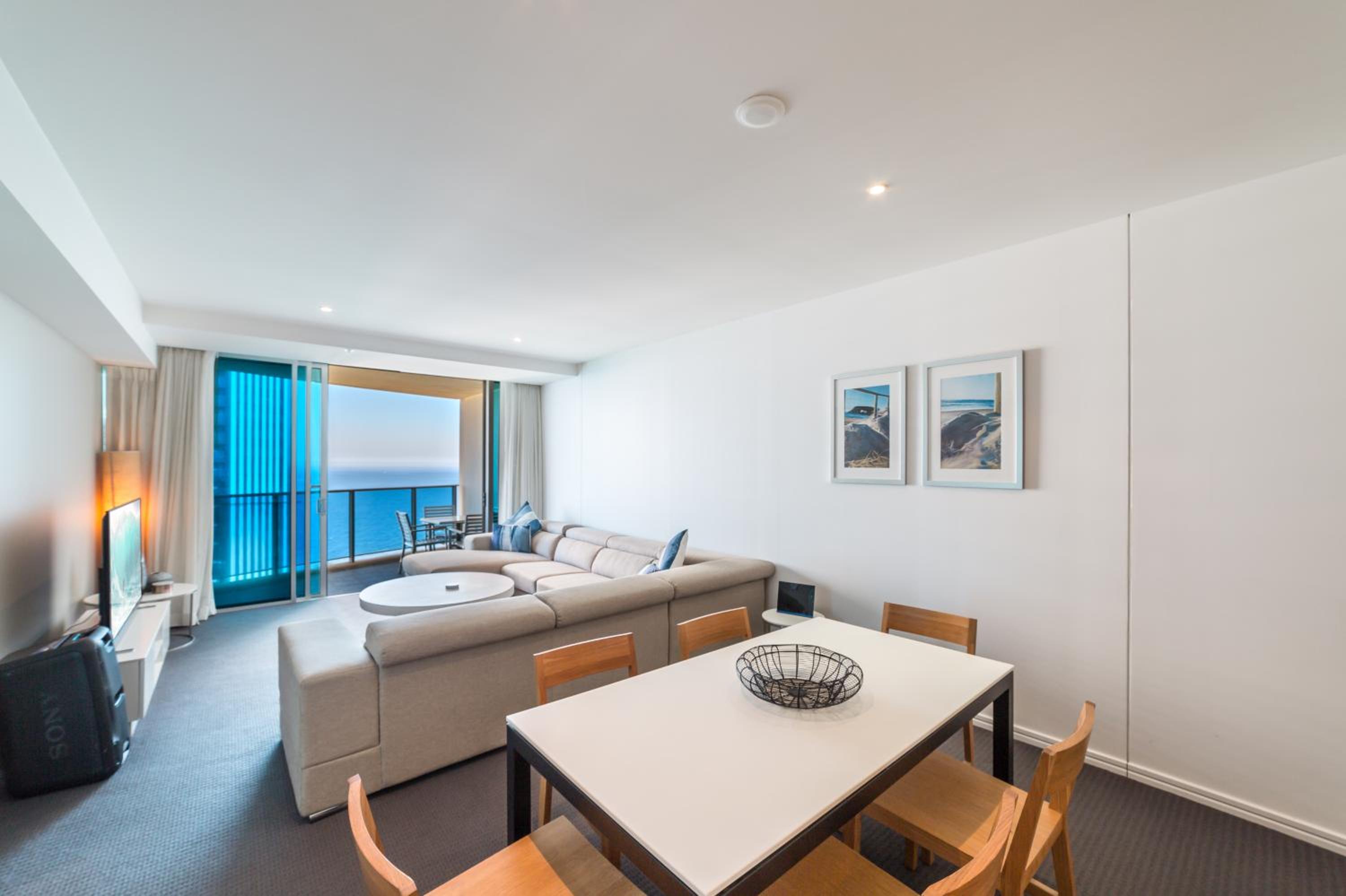 Number 1 H Residences - WiFi, Parking & More by Gold Coast Holidays