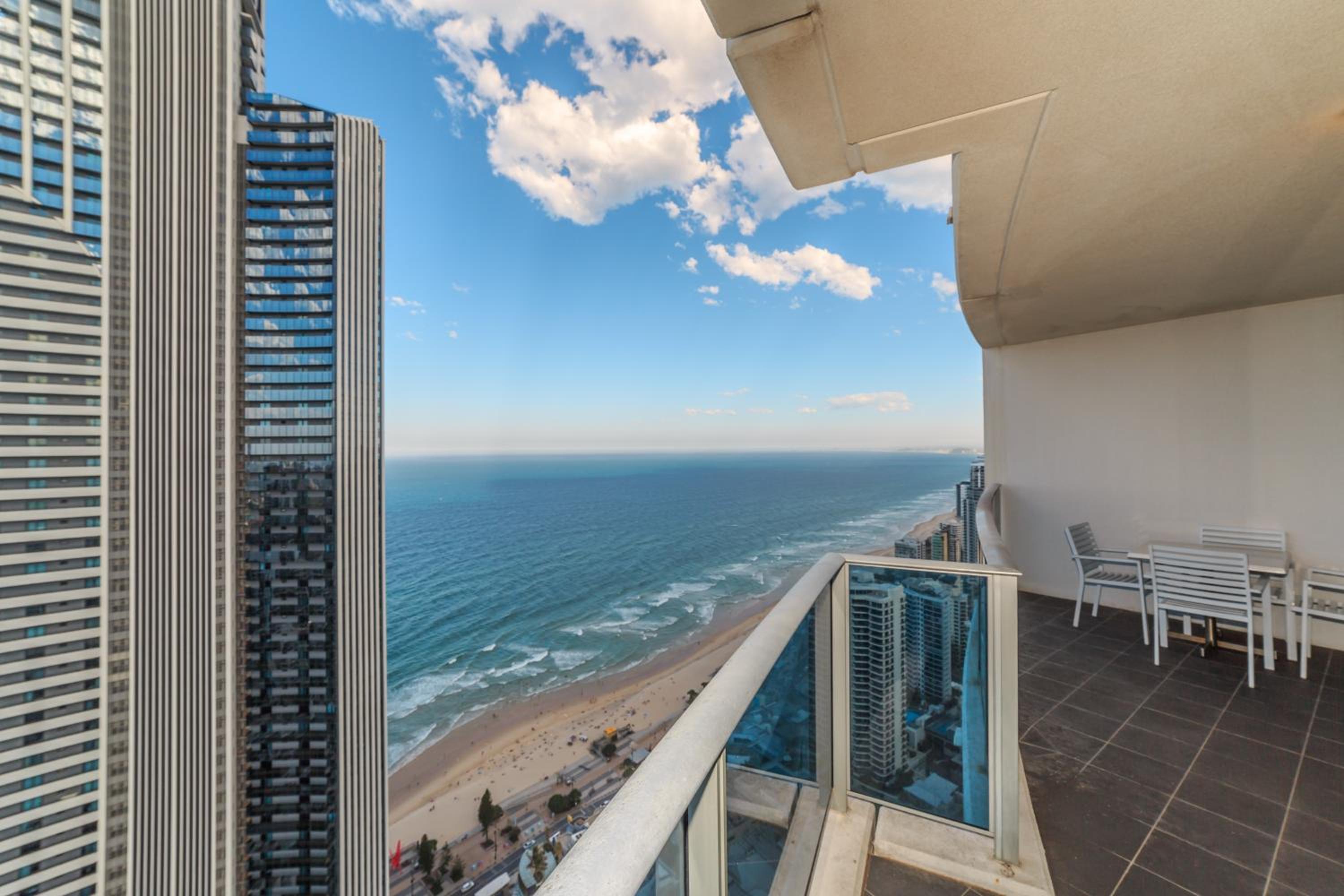 Number 1 H Residences - WiFi, Parking & More by Gold Coast Holidays