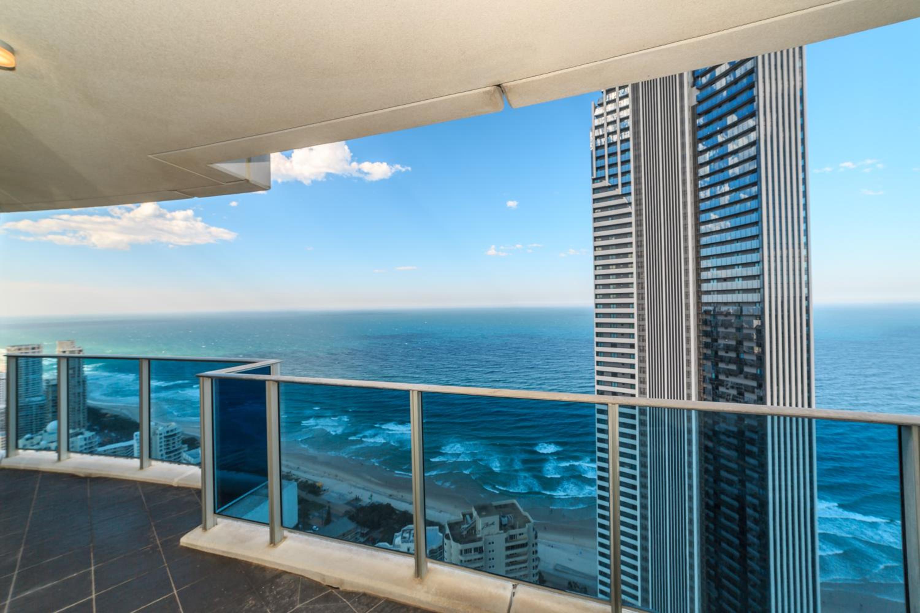 Number 1 H Residences - WiFi, Parking & More by Gold Coast Holidays