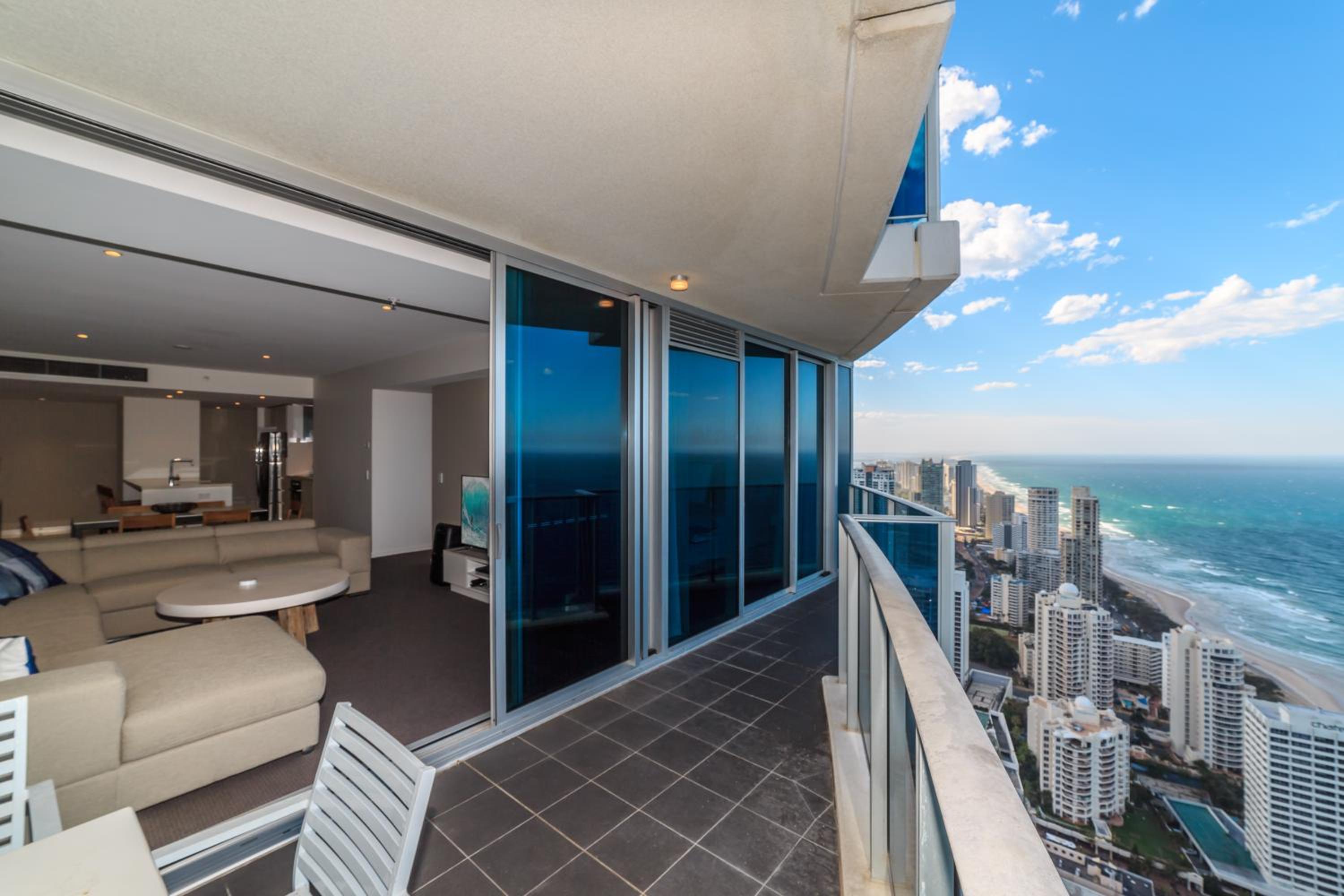 Number 1 H Residences - WiFi, Parking & More by Gold Coast Holidays