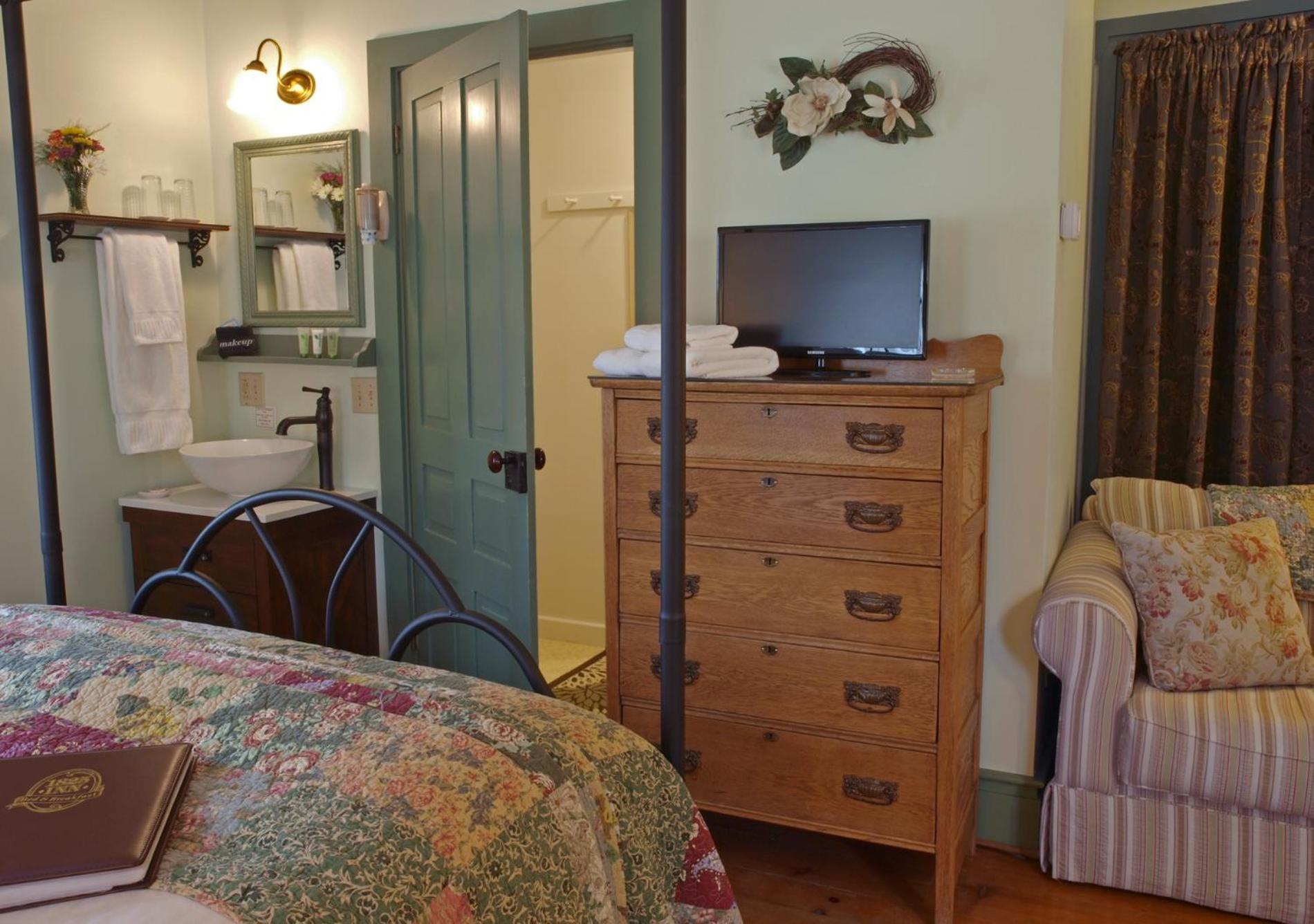 1825 Inn Bed and Breakfast, photo 28