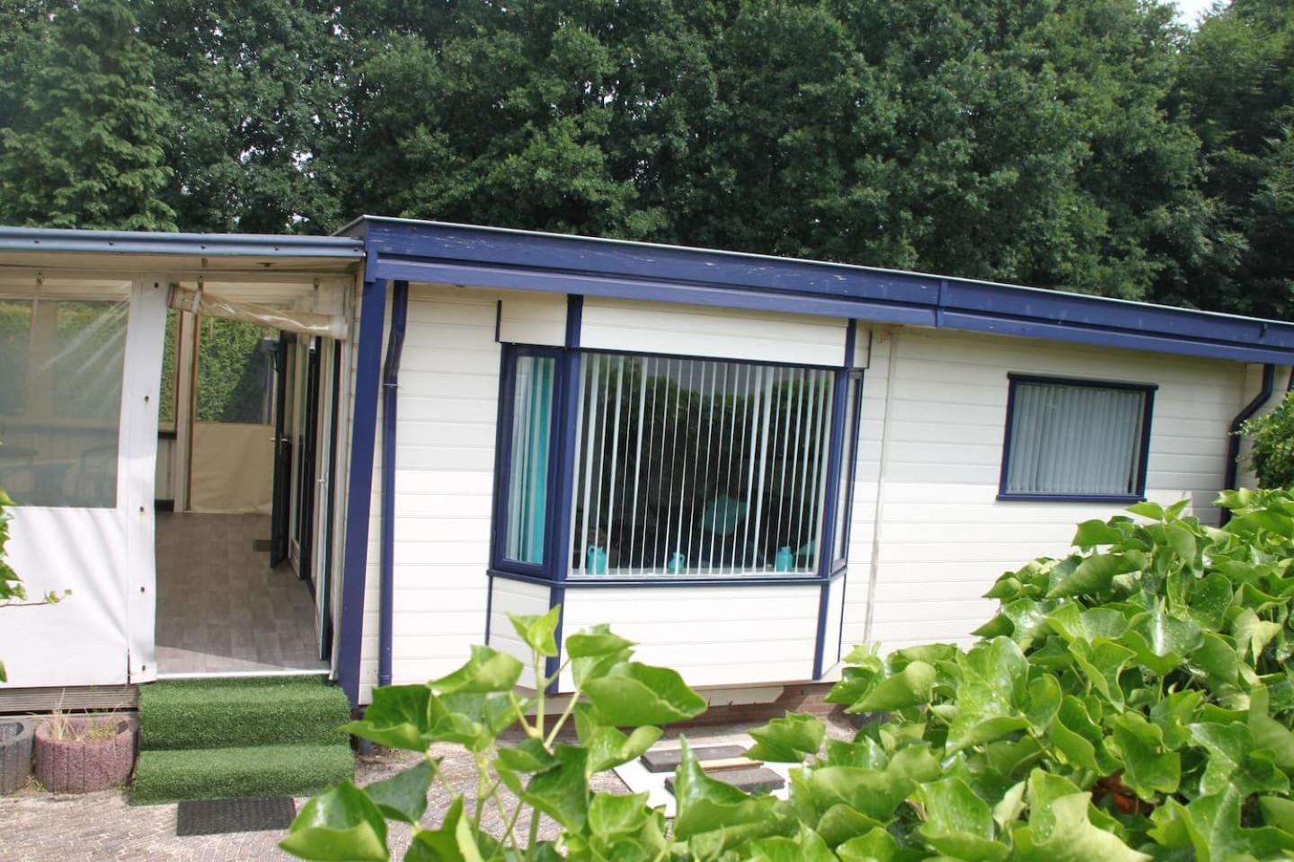 Modern, compleet en recreatief chalet 22-15 view 2