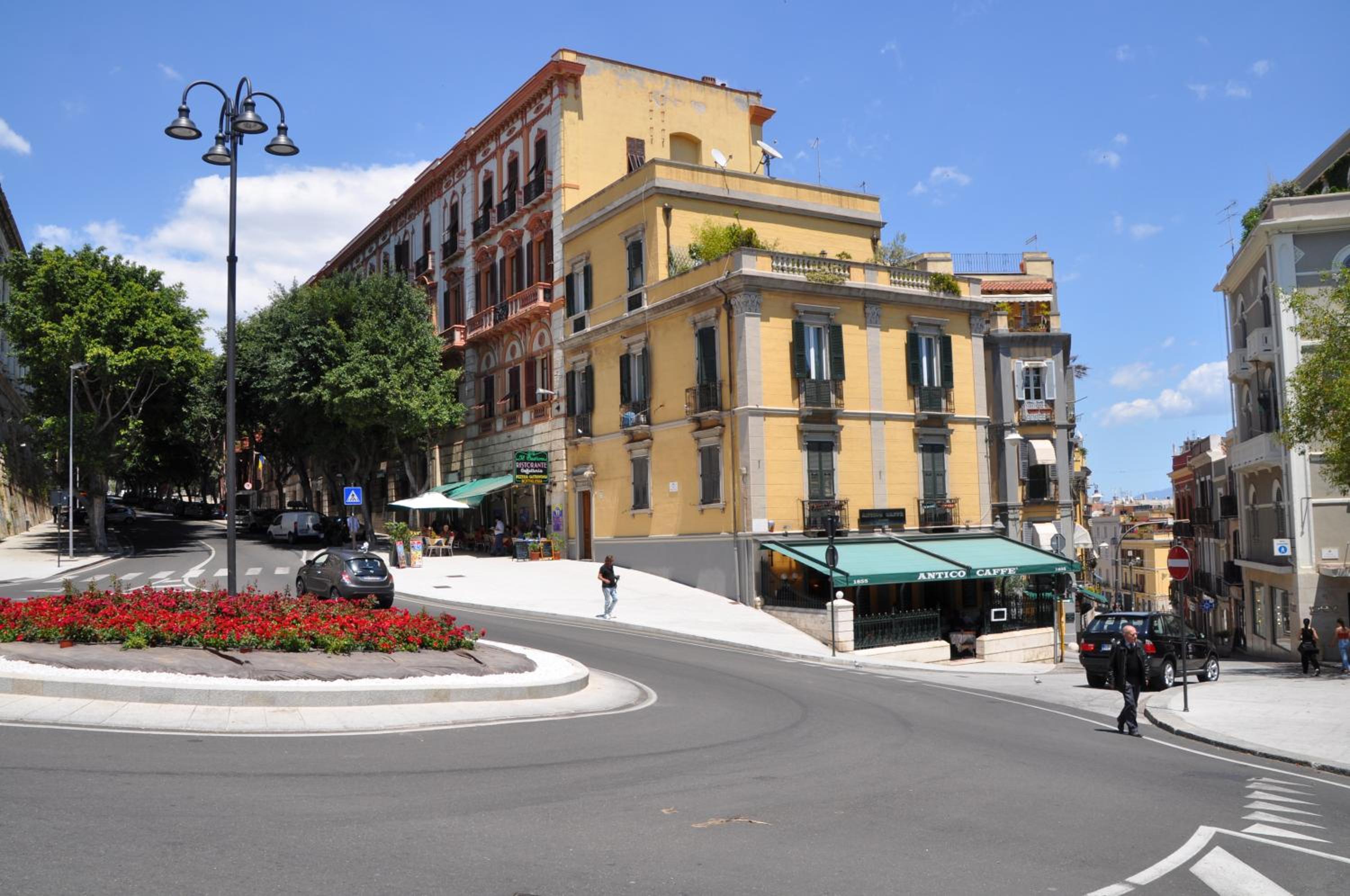 Hotel EVA LUXURY ROOMS CAGLIARI - Image 1