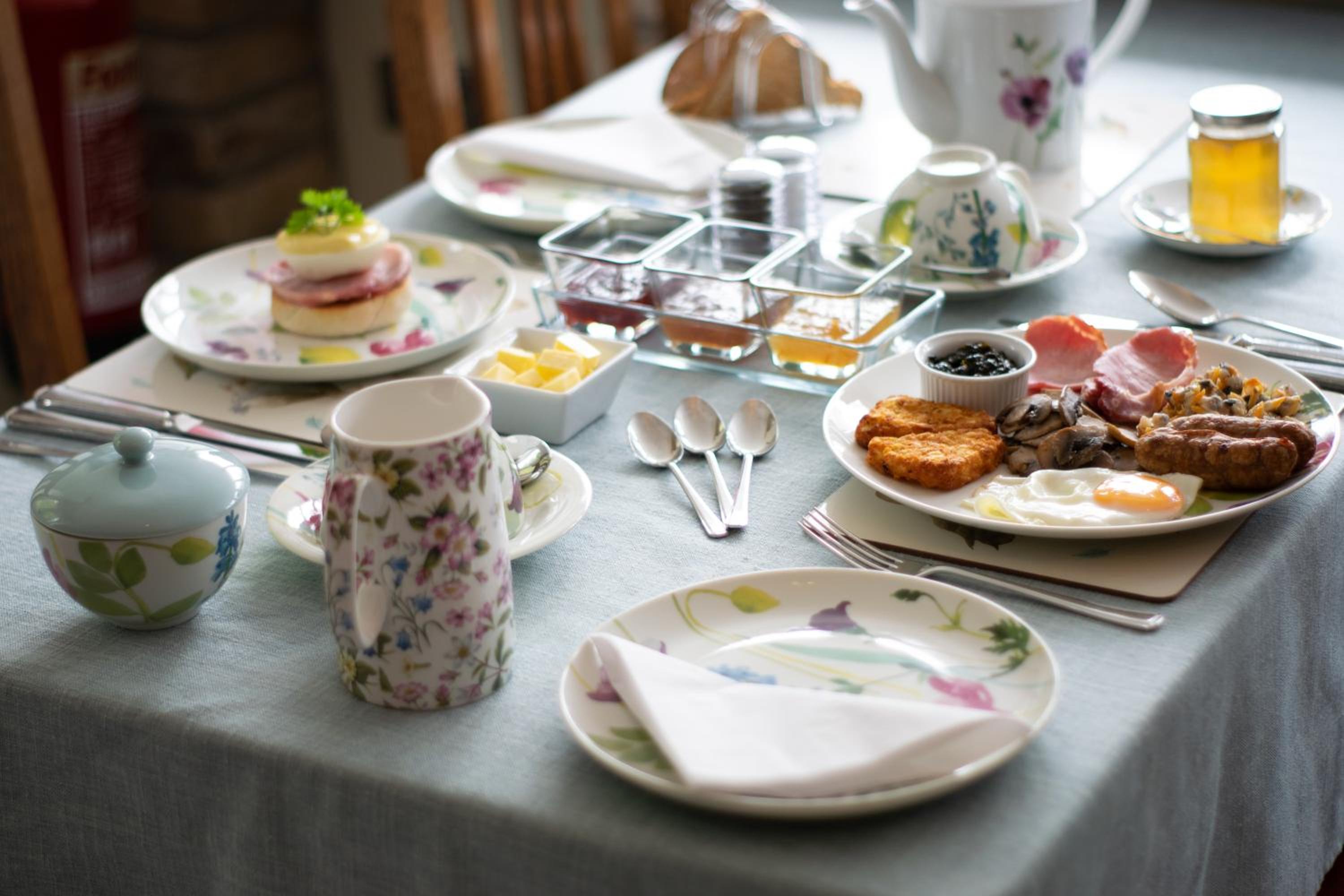 Pontyclerc Farm House Bed and Breakfast view 3