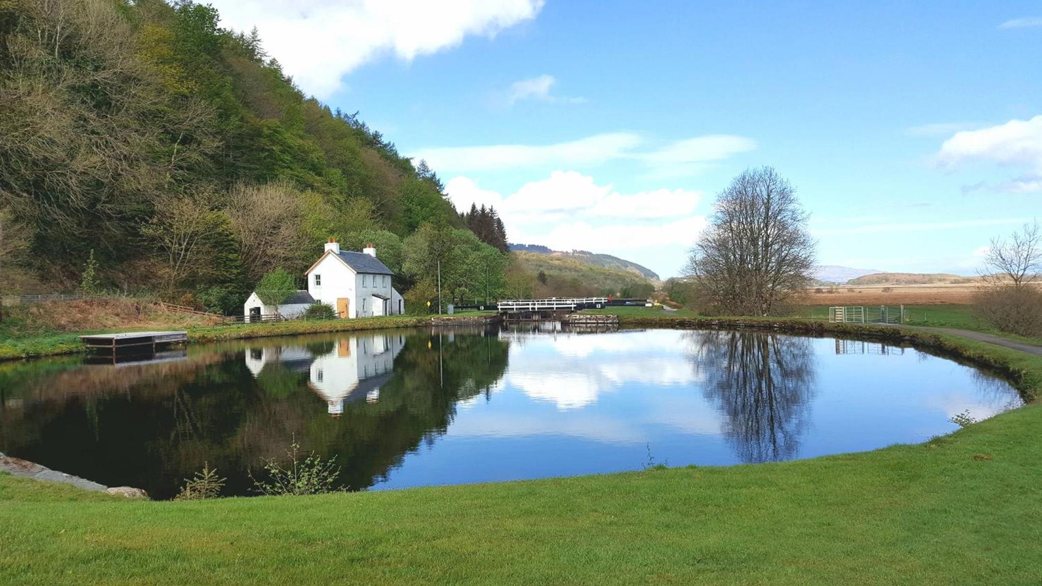 Crinan Canal Cottage