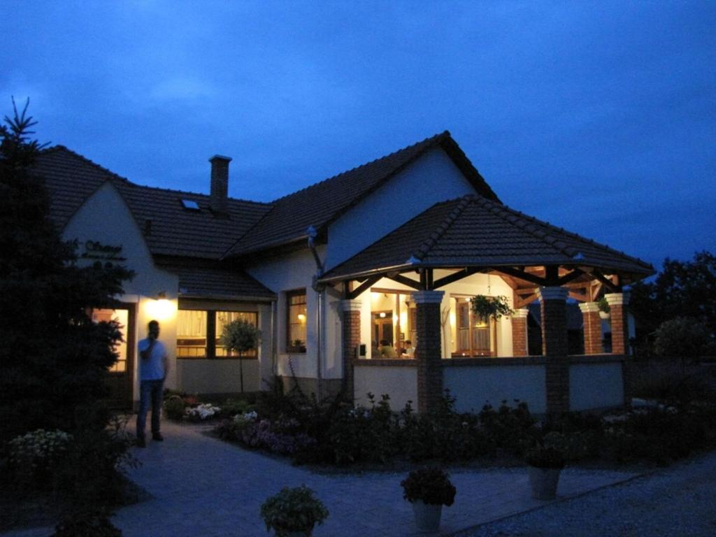 Photo 37