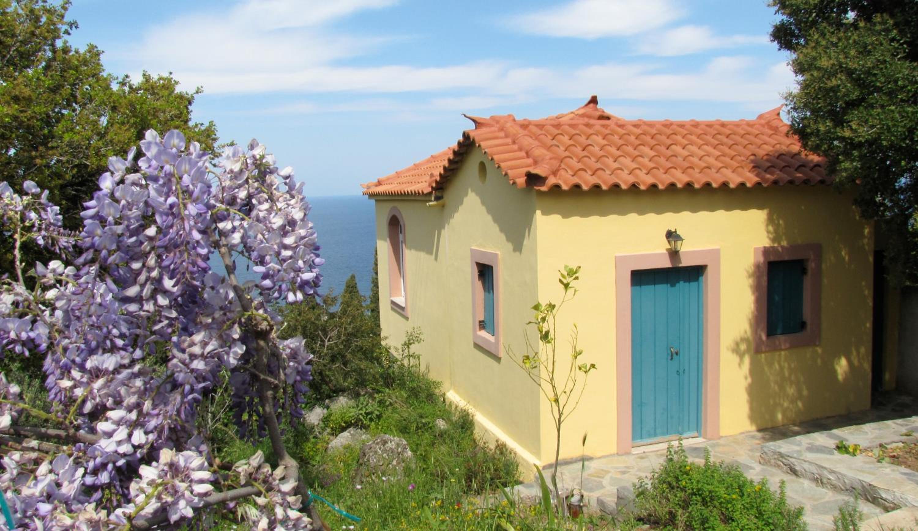 Strongilos Homestay