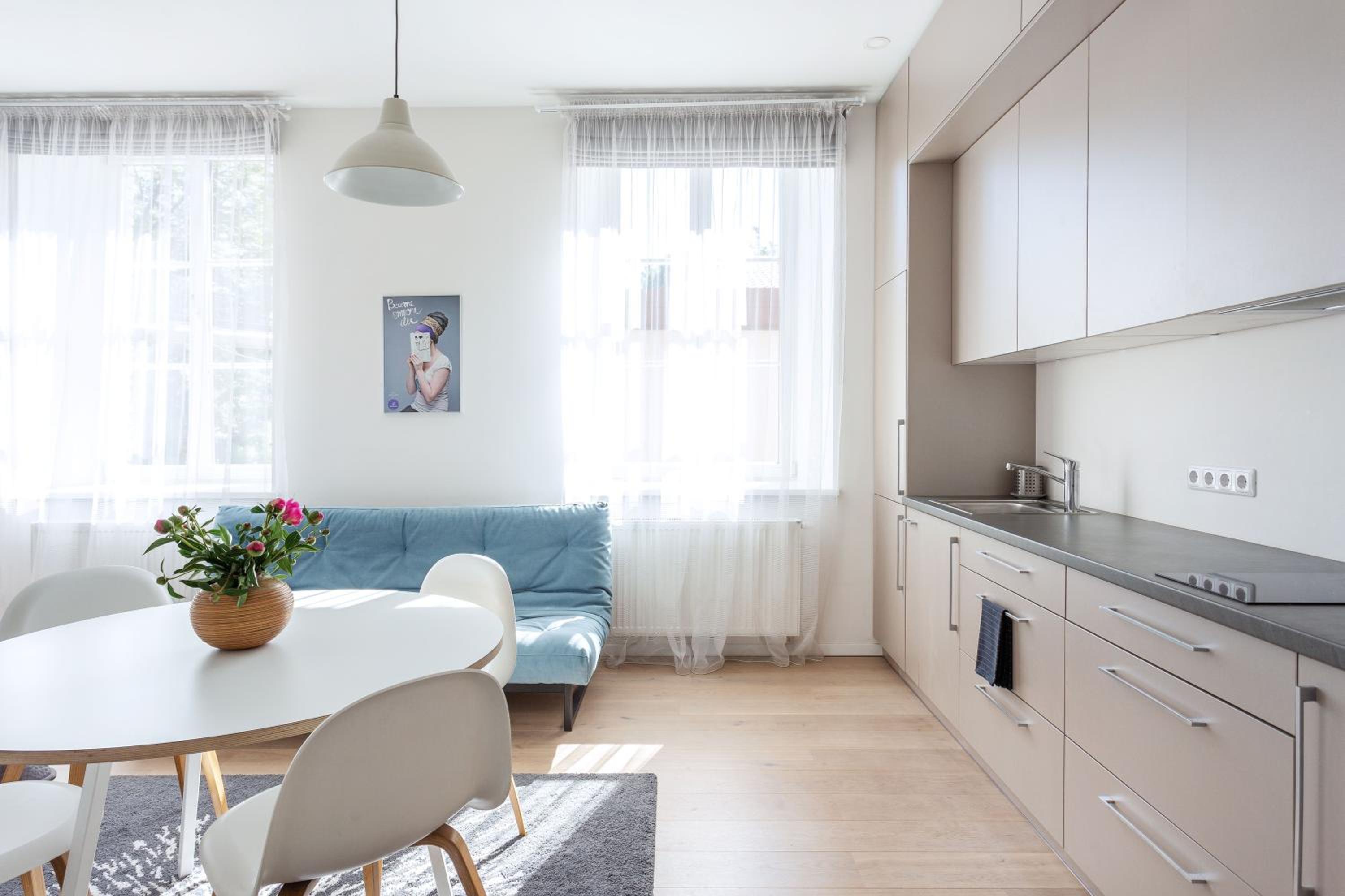 Bright & Cozy Studio In Old Town view 2