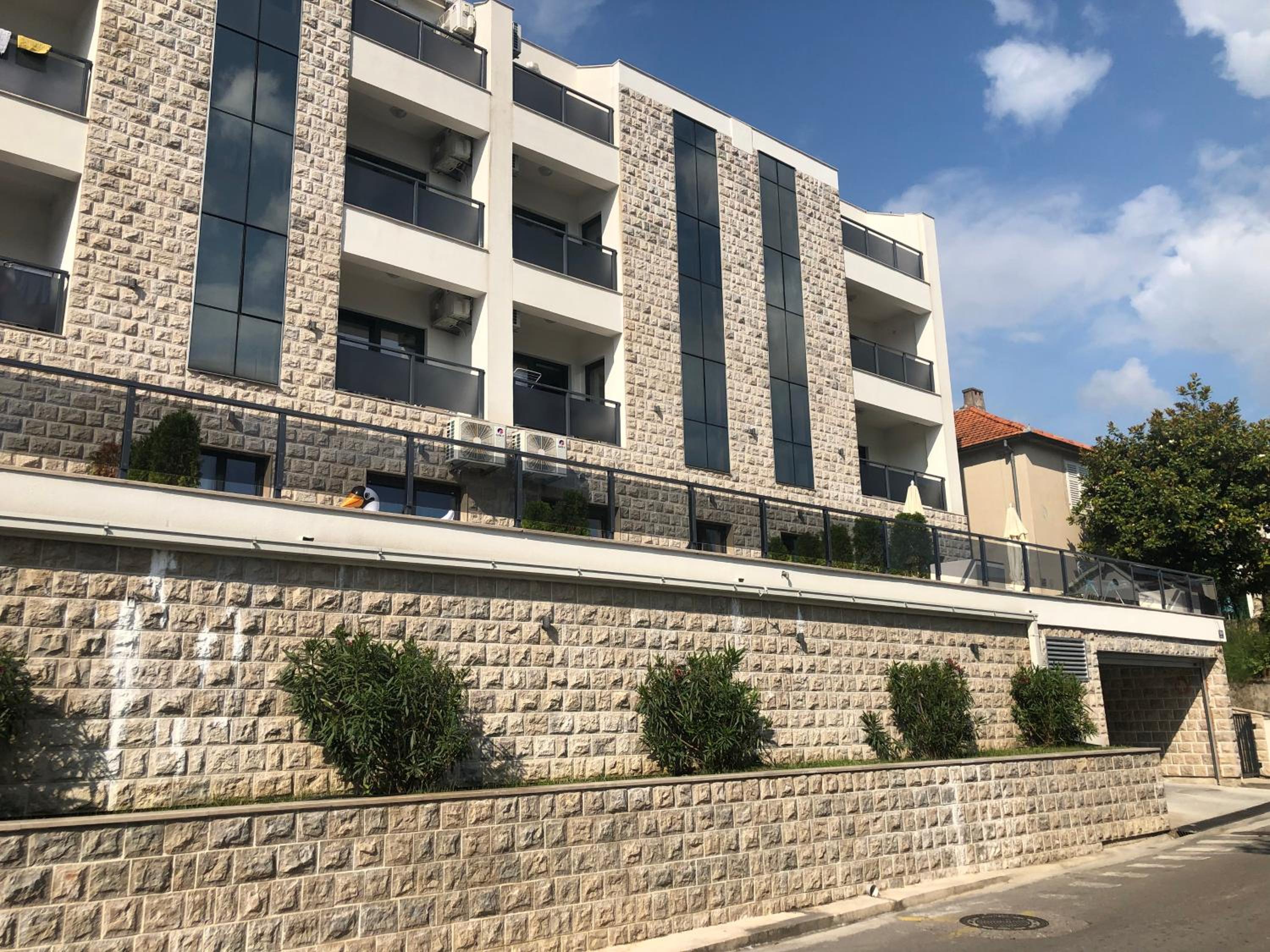 Apartments Bane