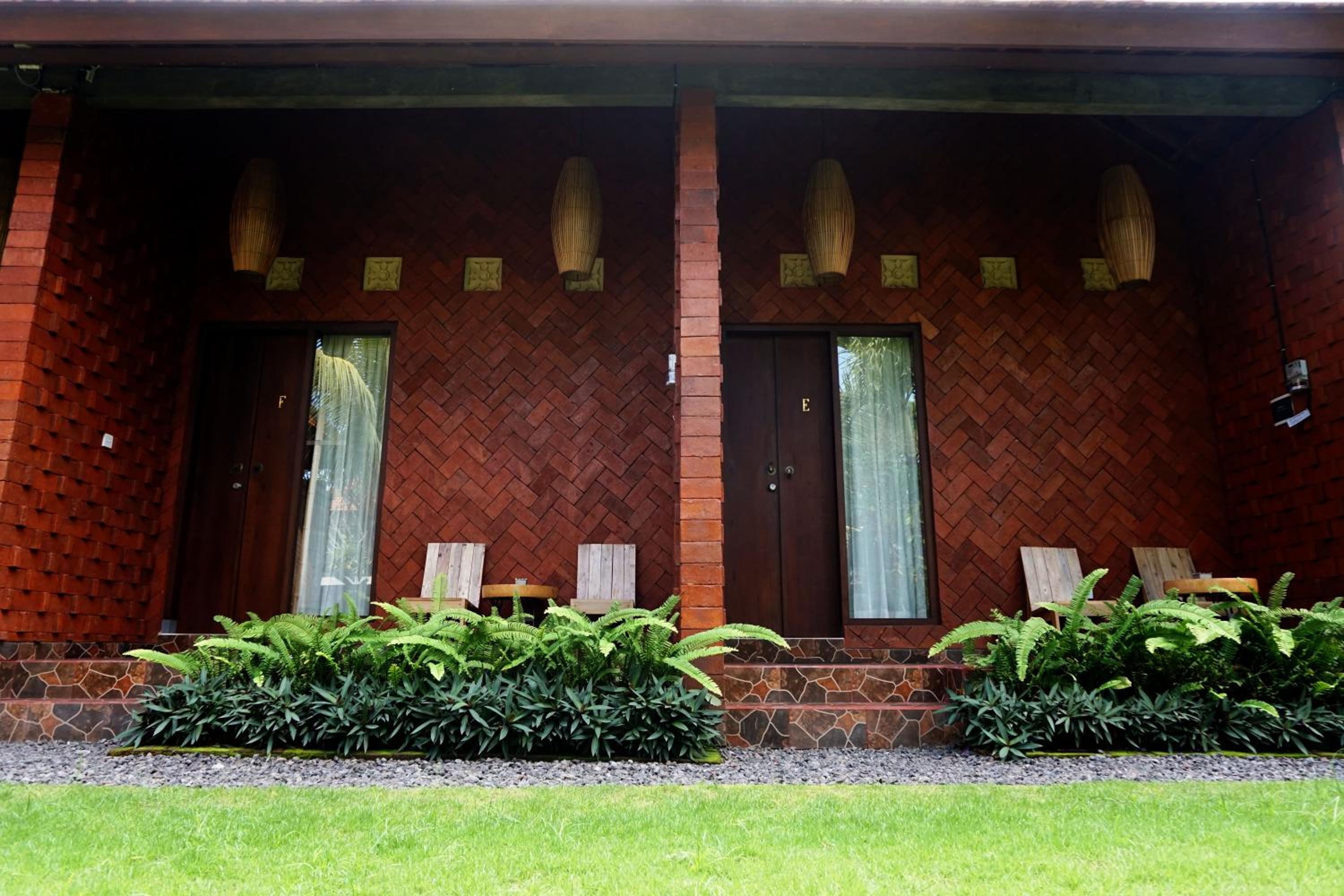 Hotel Louto Dmell Guesthouse - Image 1