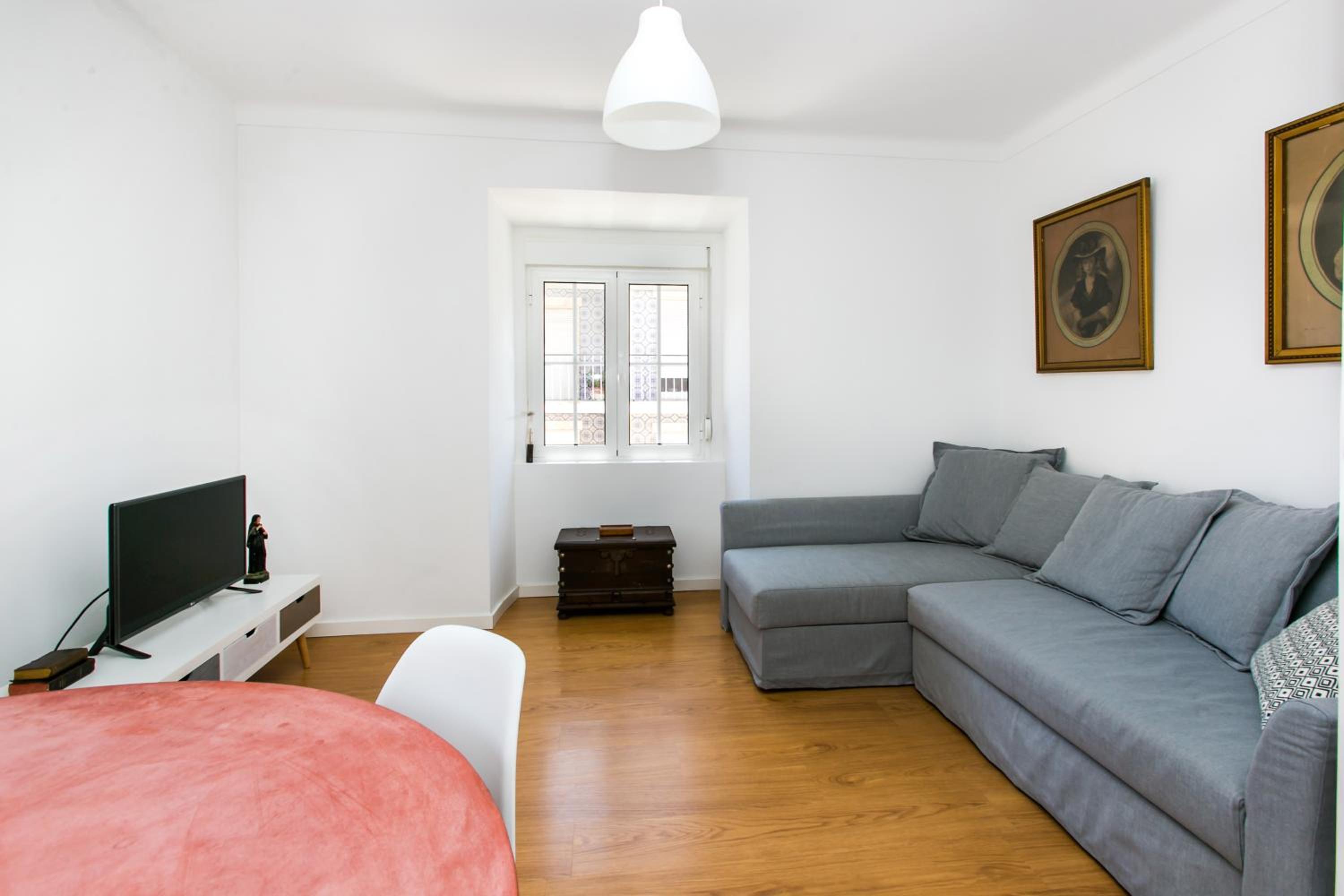 Belem! Charming 2 Bedroom Apartment w terrace, Wifi & free street parking view 3